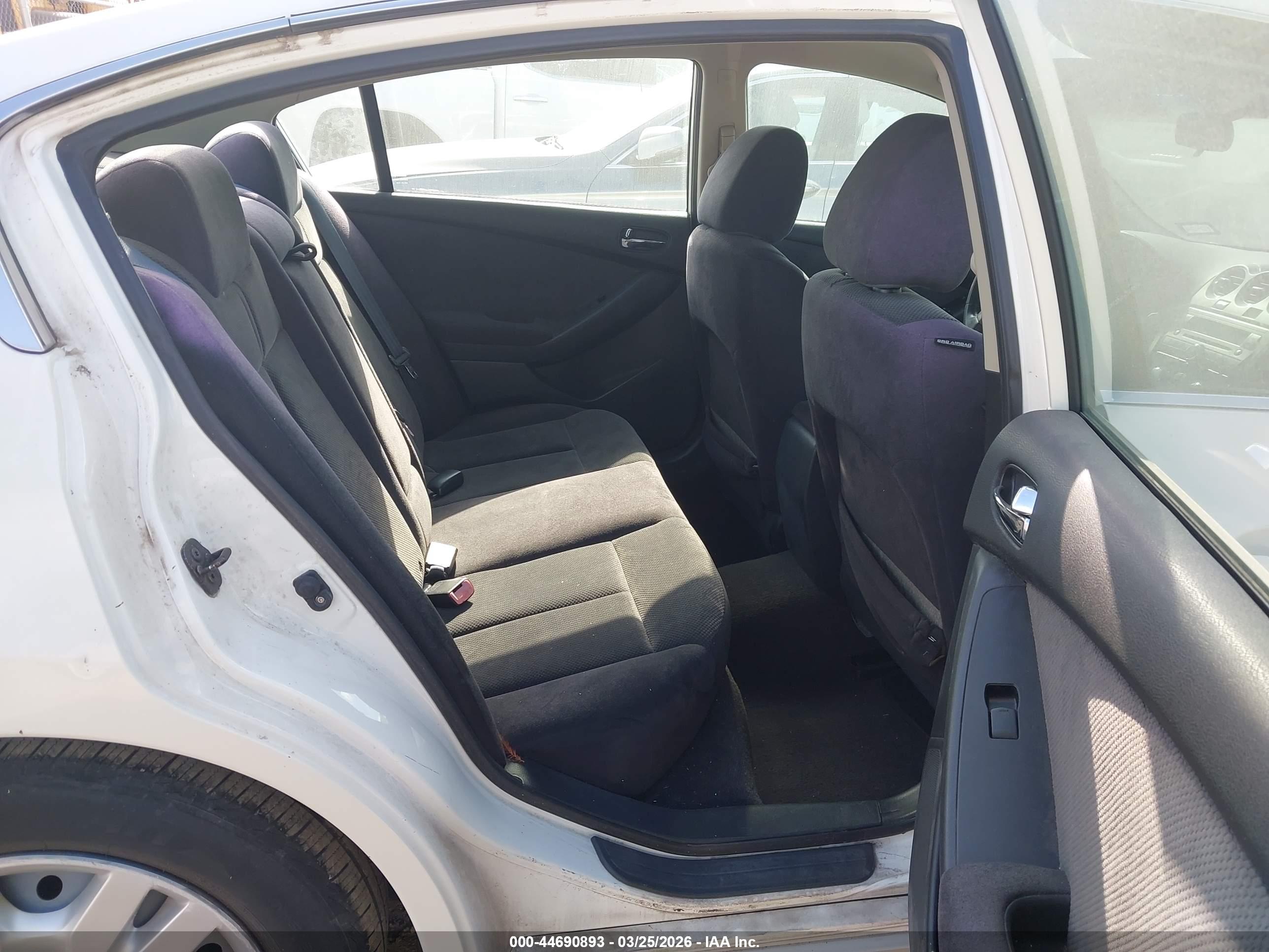 NISSAN ALTIMA image 8
