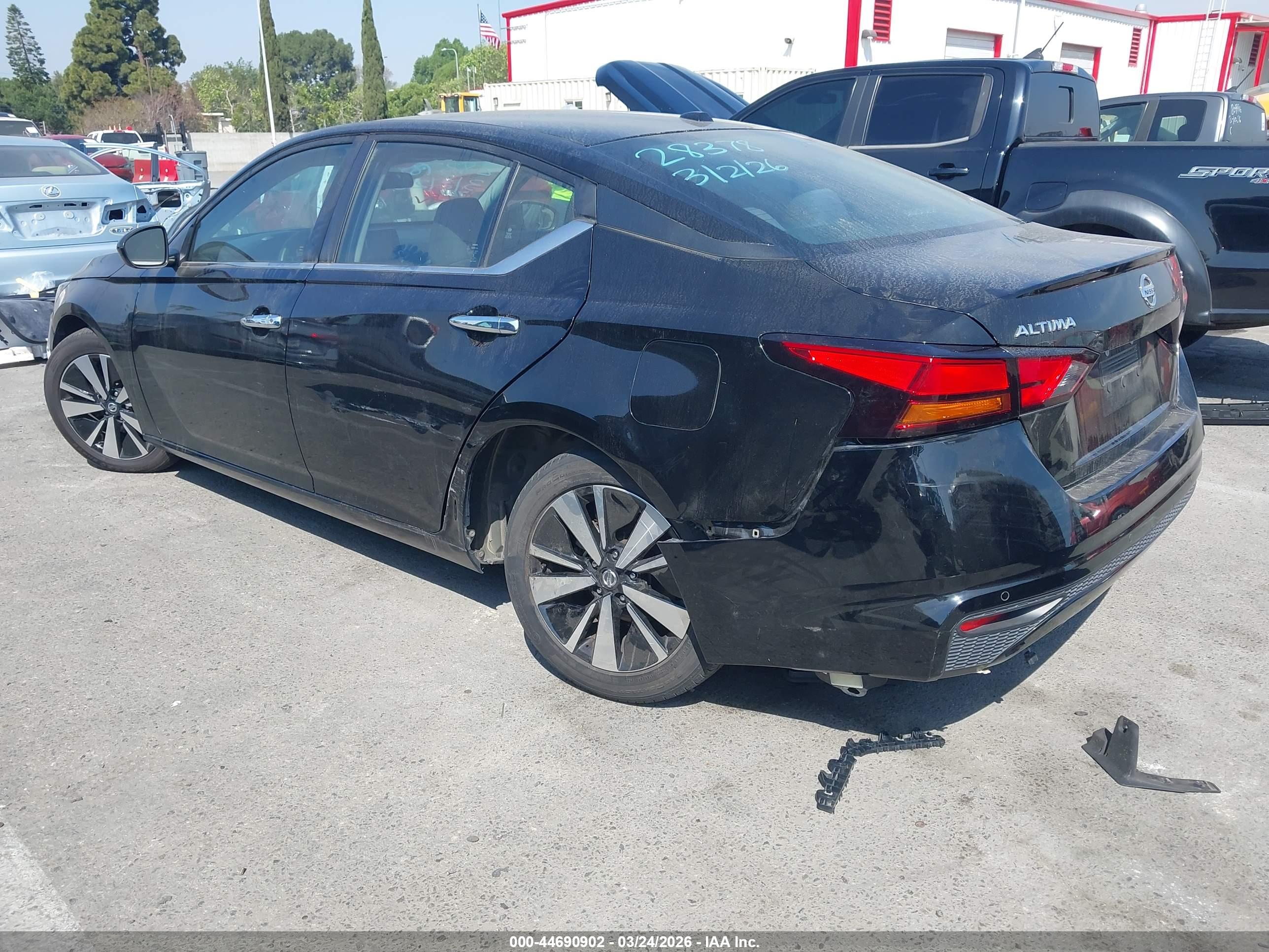 NISSAN ALTIMA image 3