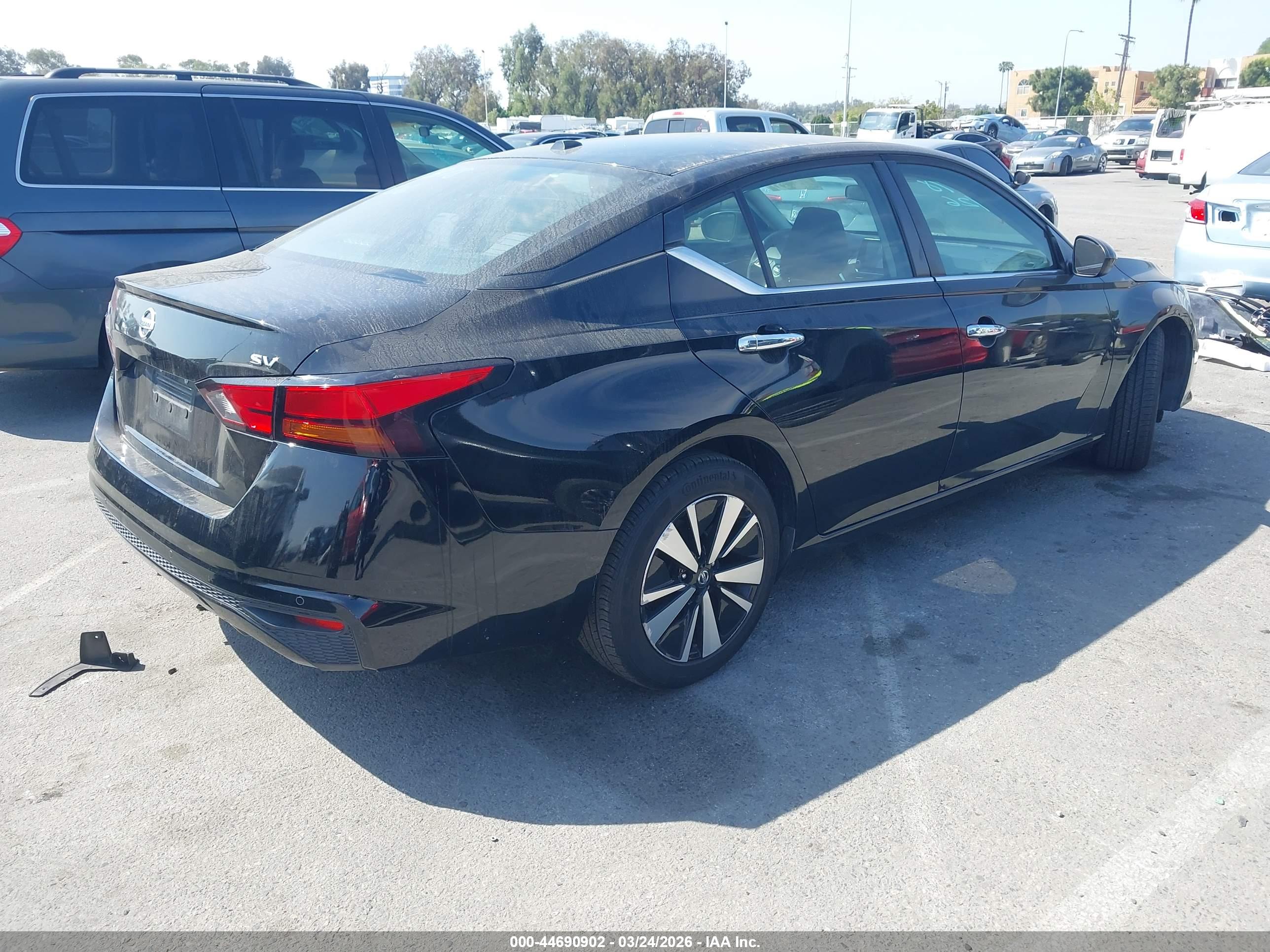 NISSAN ALTIMA image 4