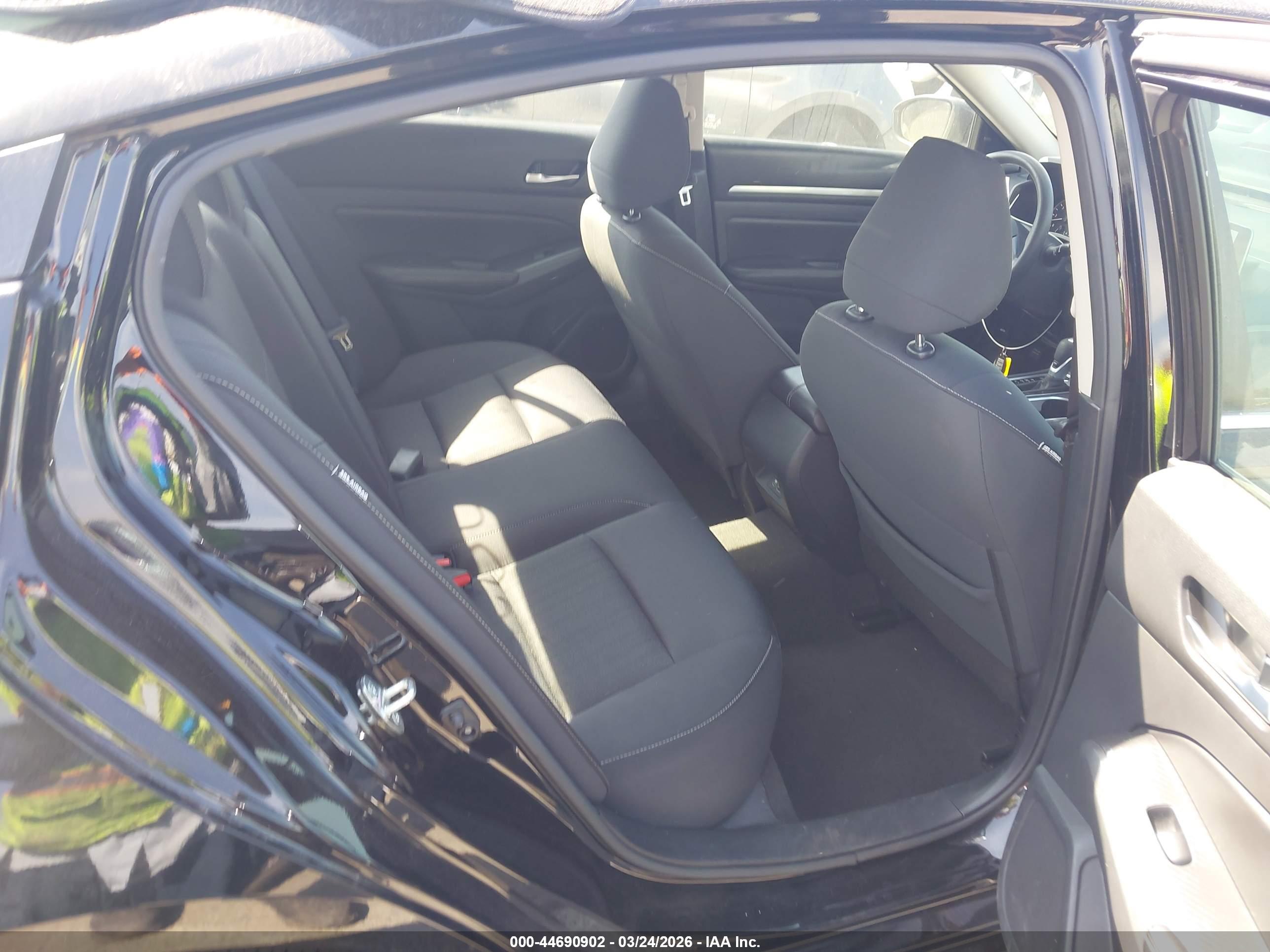 NISSAN ALTIMA image 8