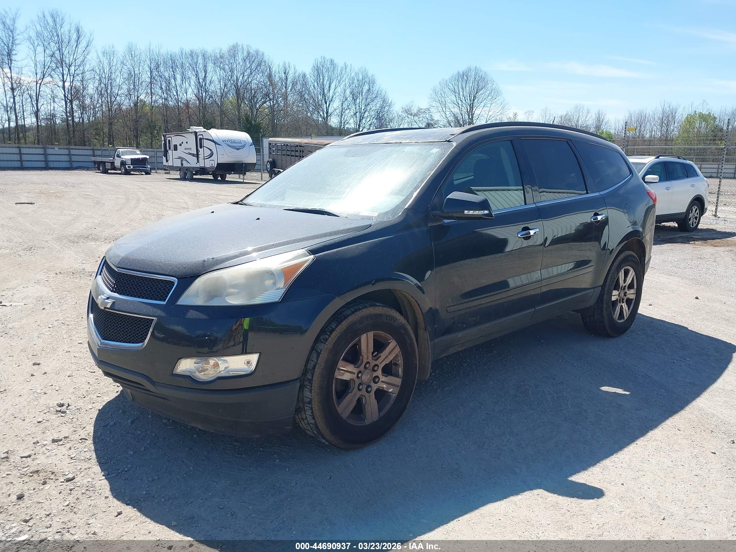CHEVROLET TRAVERSE image 2