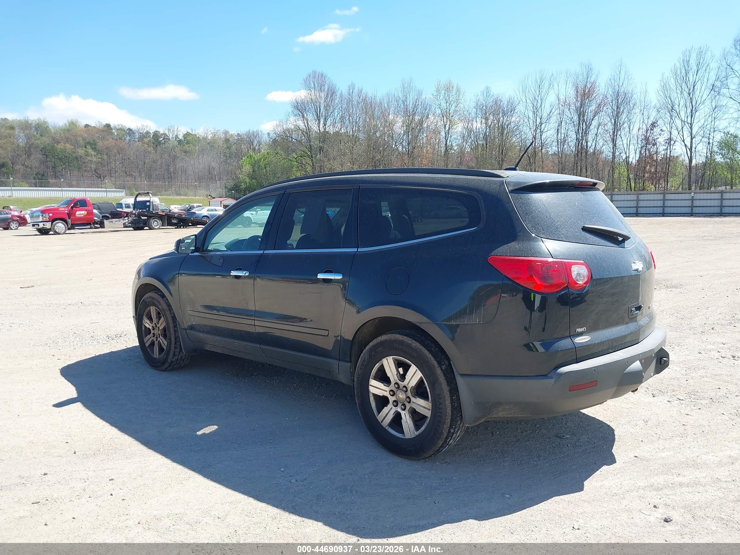 CHEVROLET TRAVERSE image 3