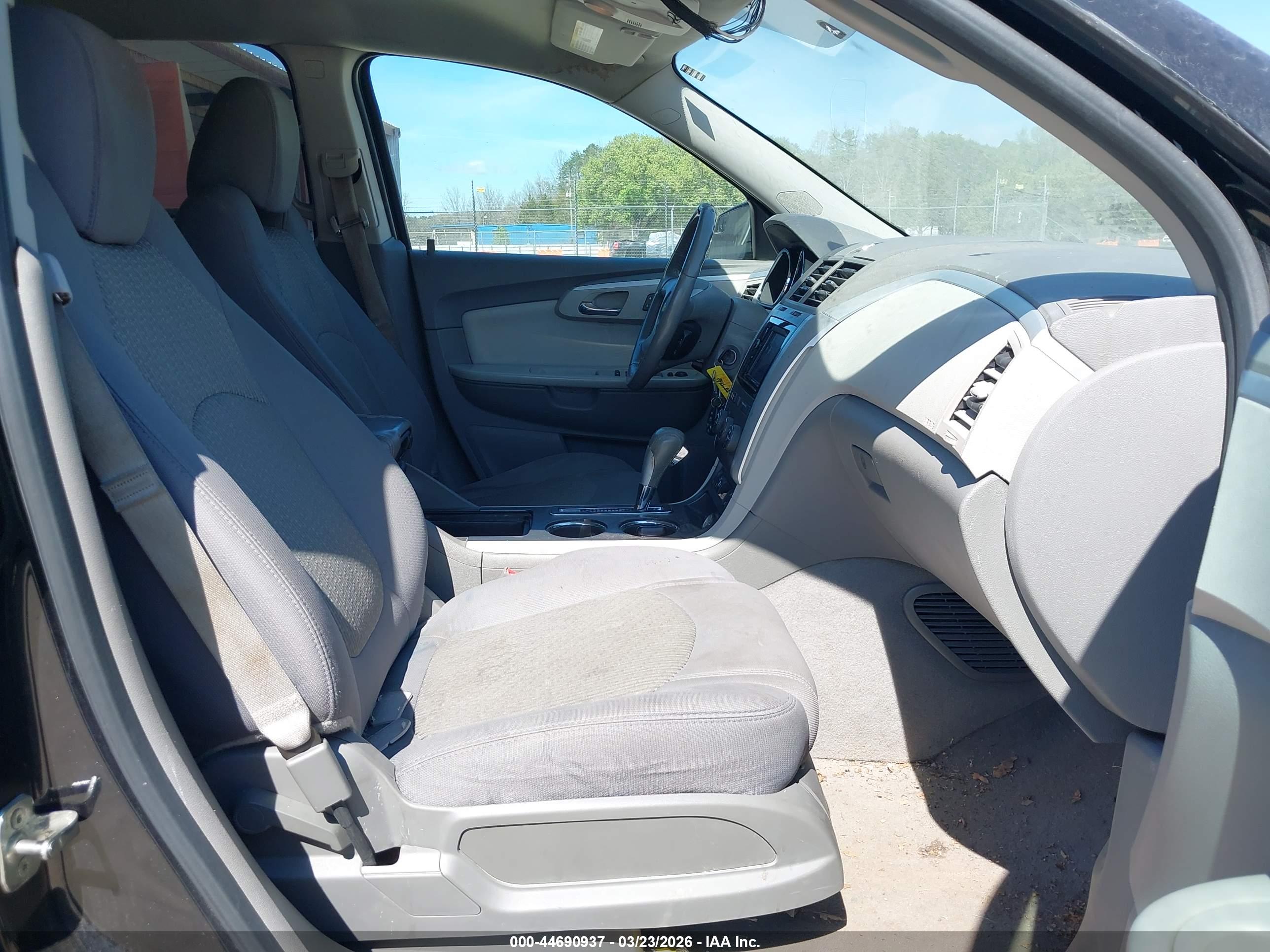 CHEVROLET TRAVERSE image 5