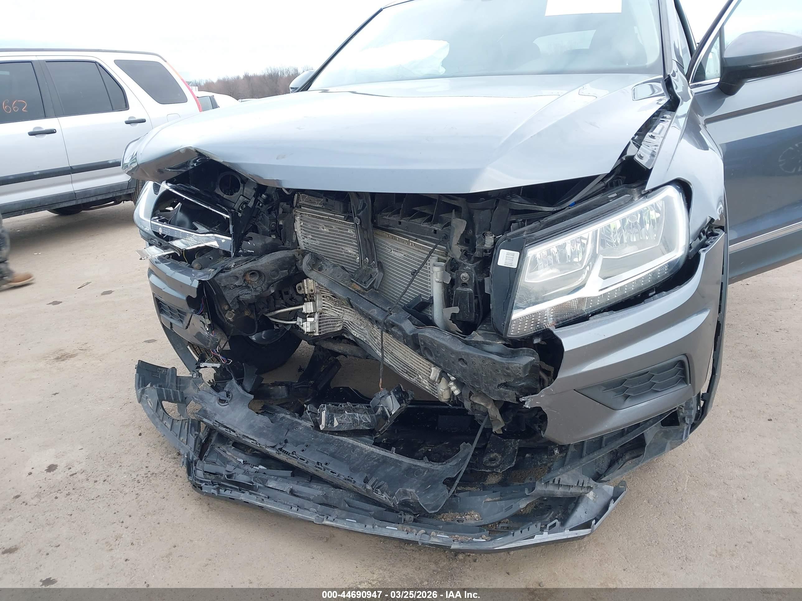 VOLKSWAGEN TIGUAN image 6
