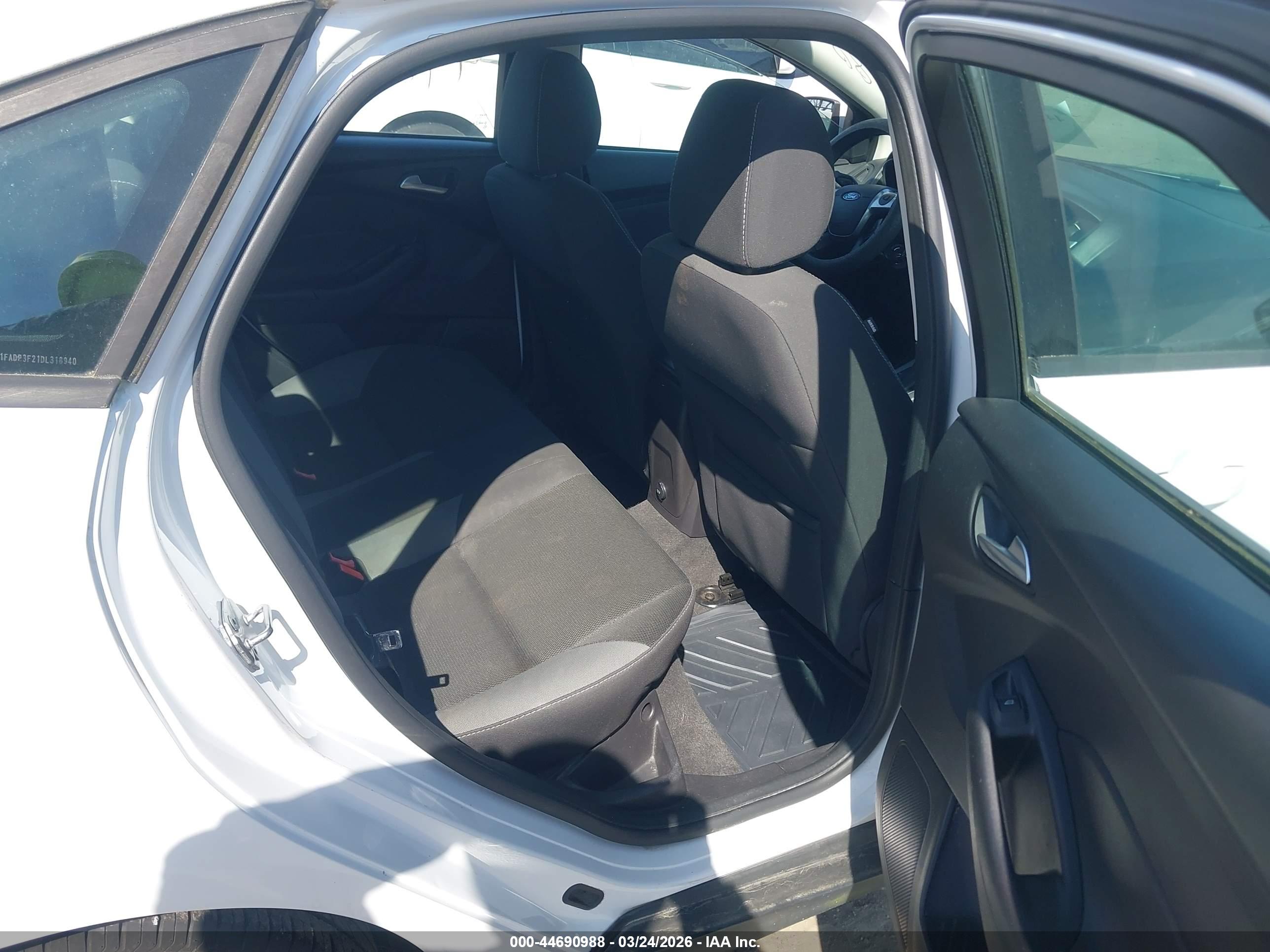 FORD FOCUS image 8