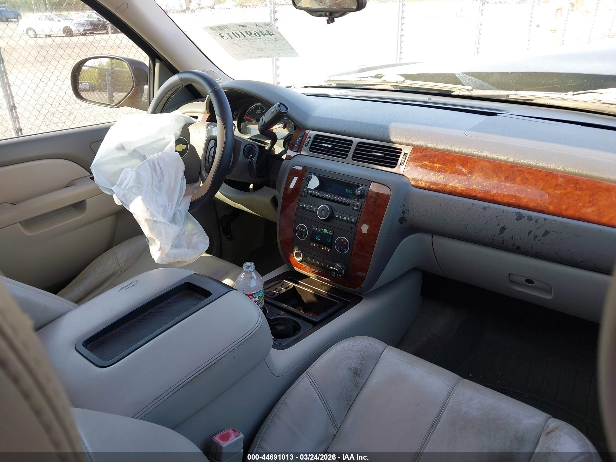 CHEVROLET TAHOE image 5
