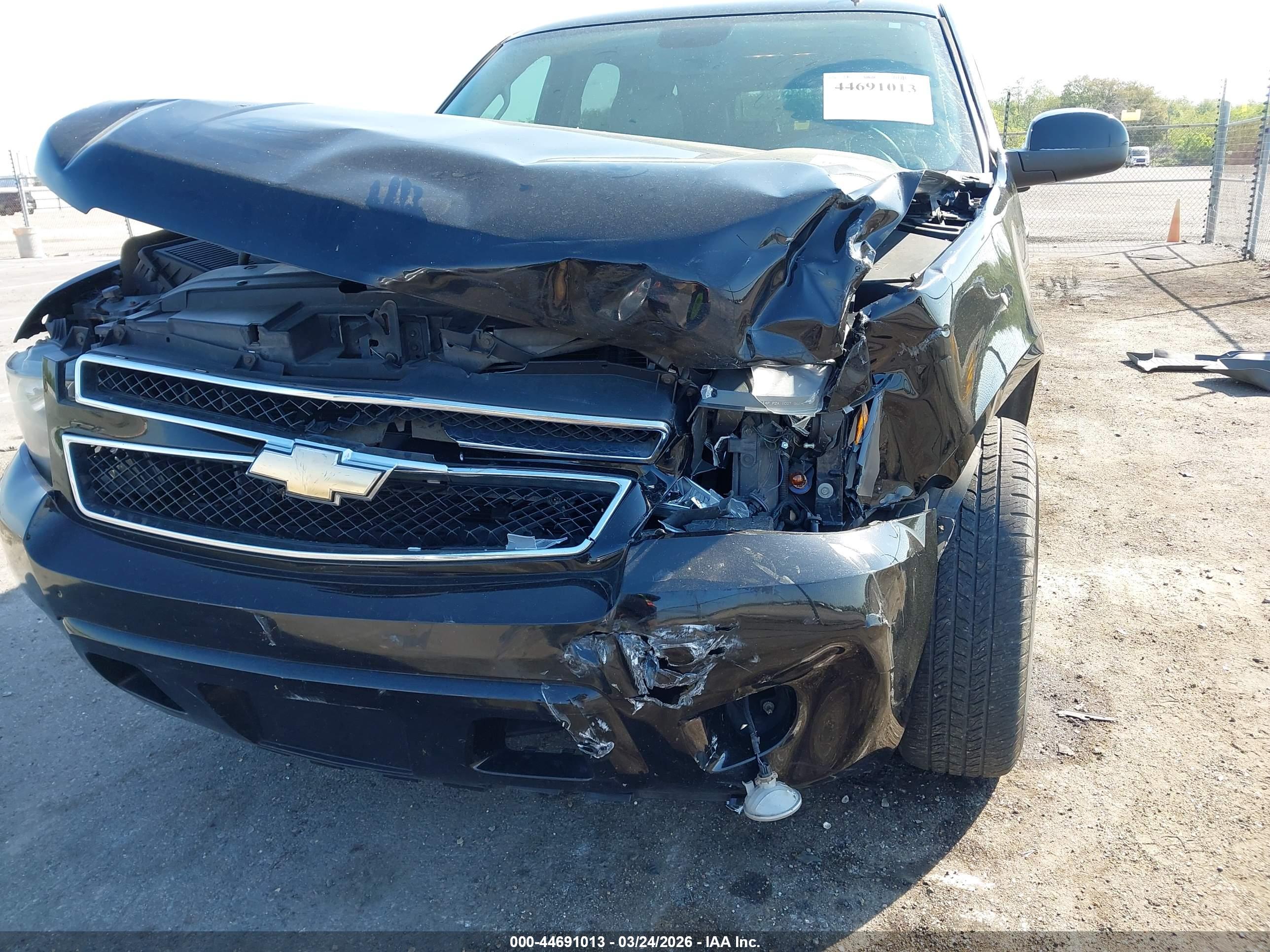 CHEVROLET TAHOE image 6