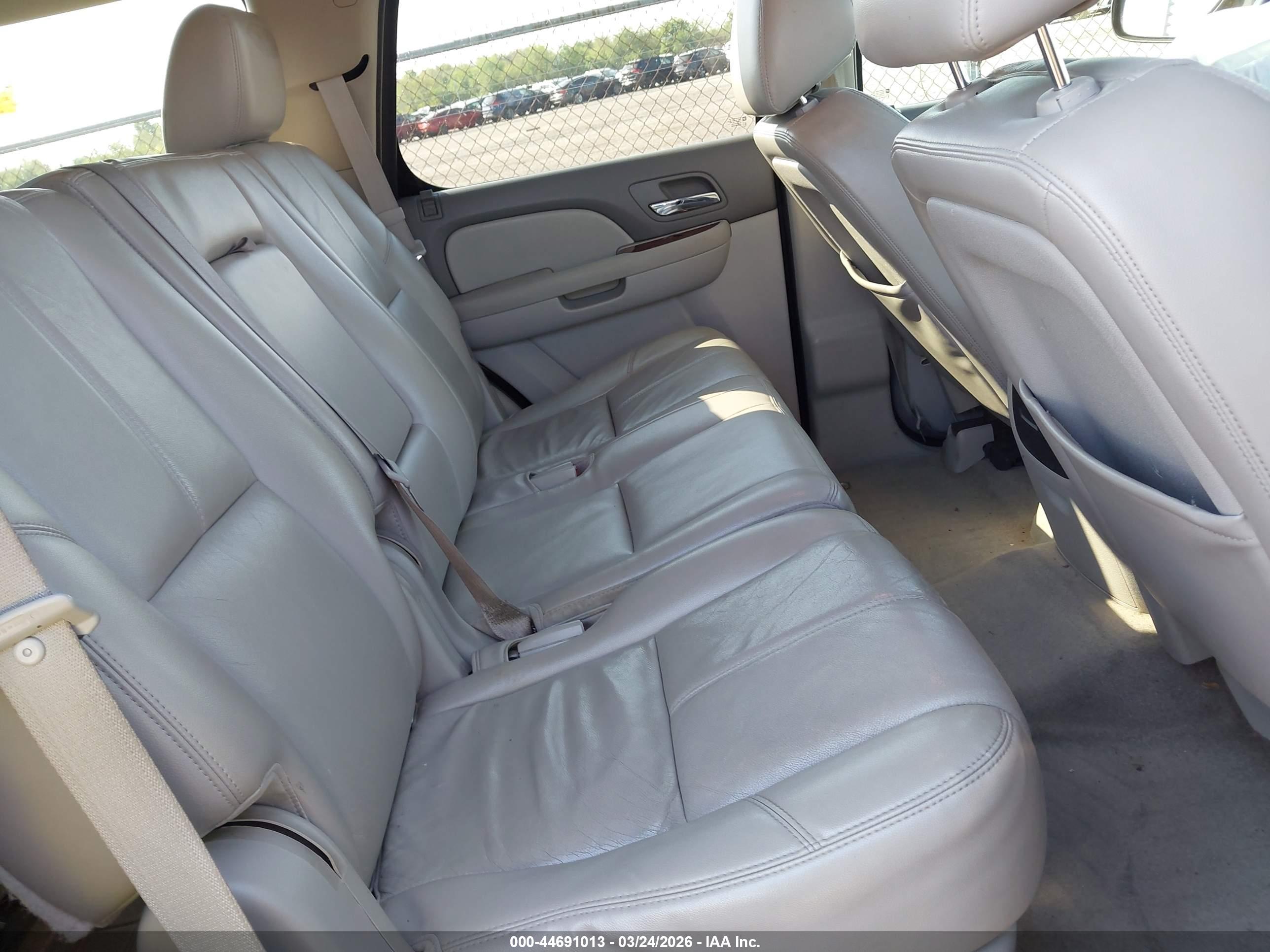 CHEVROLET TAHOE image 8