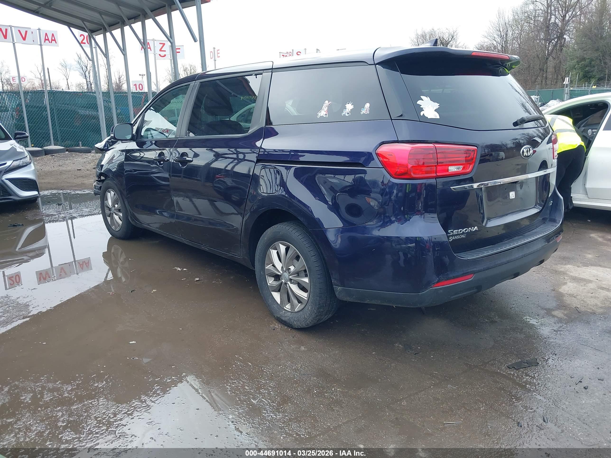 KIA SEDONA image 3