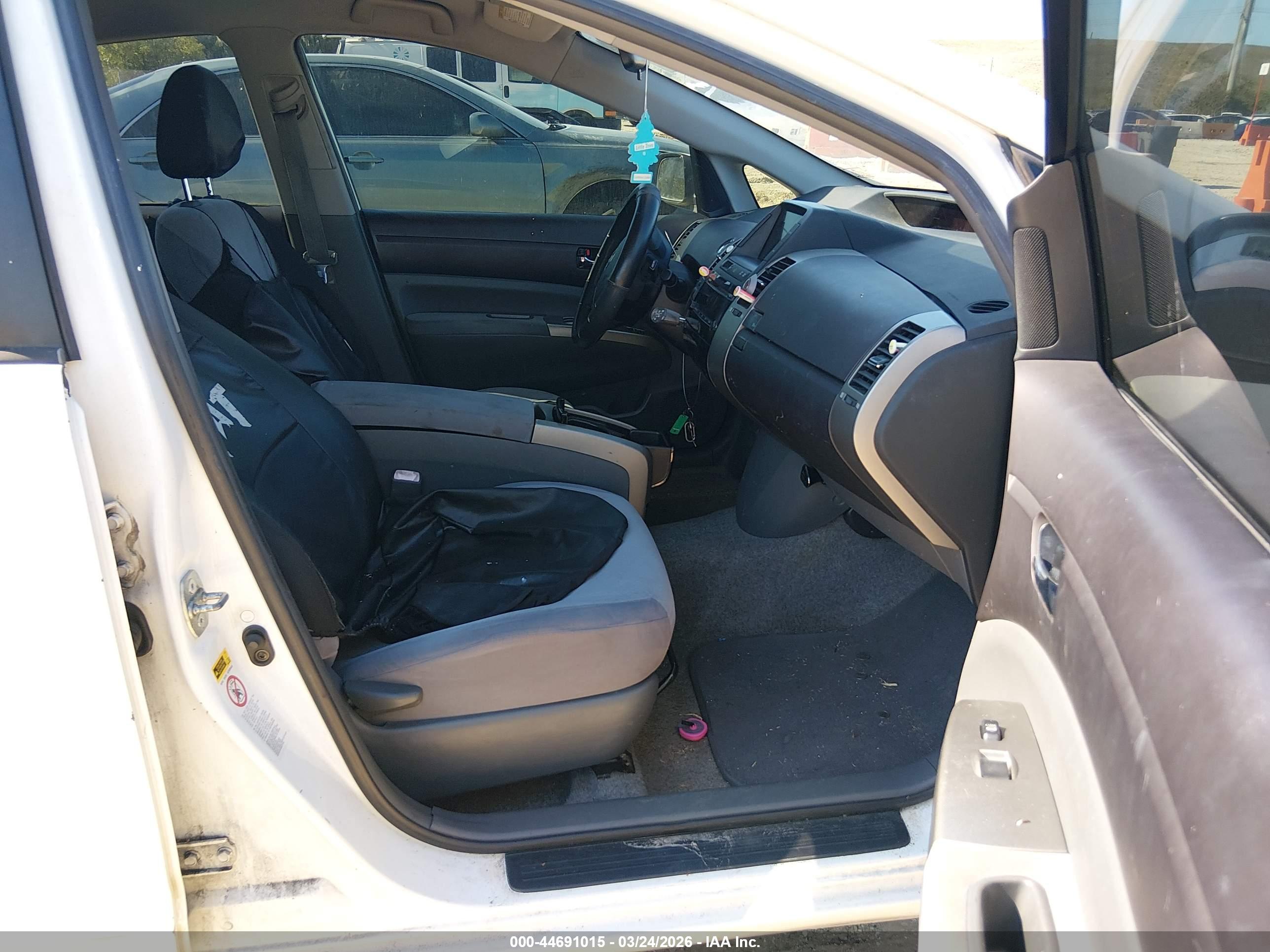 TOYOTA PRIUS image 5
