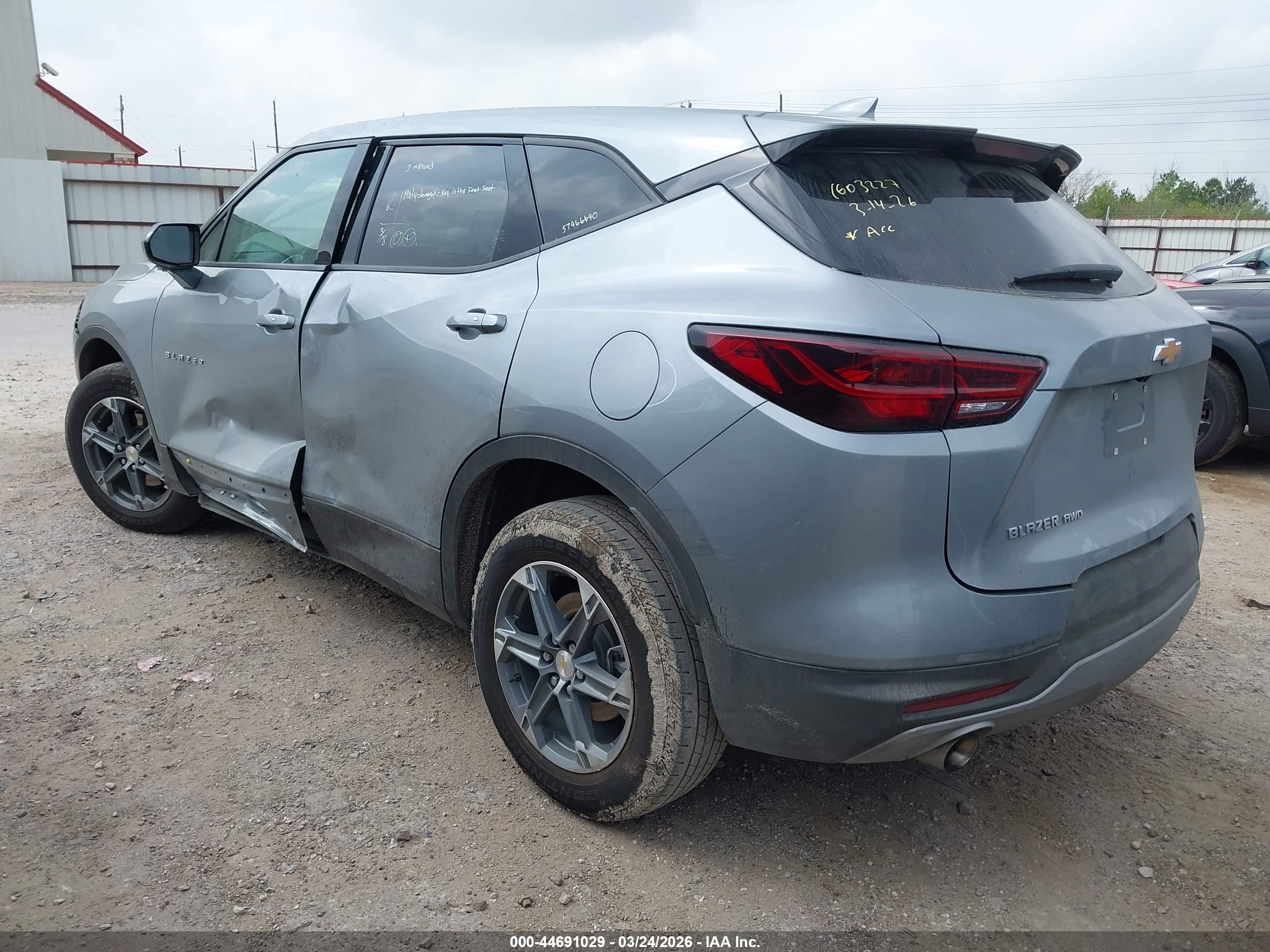 CHEVROLET BLAZER image 3