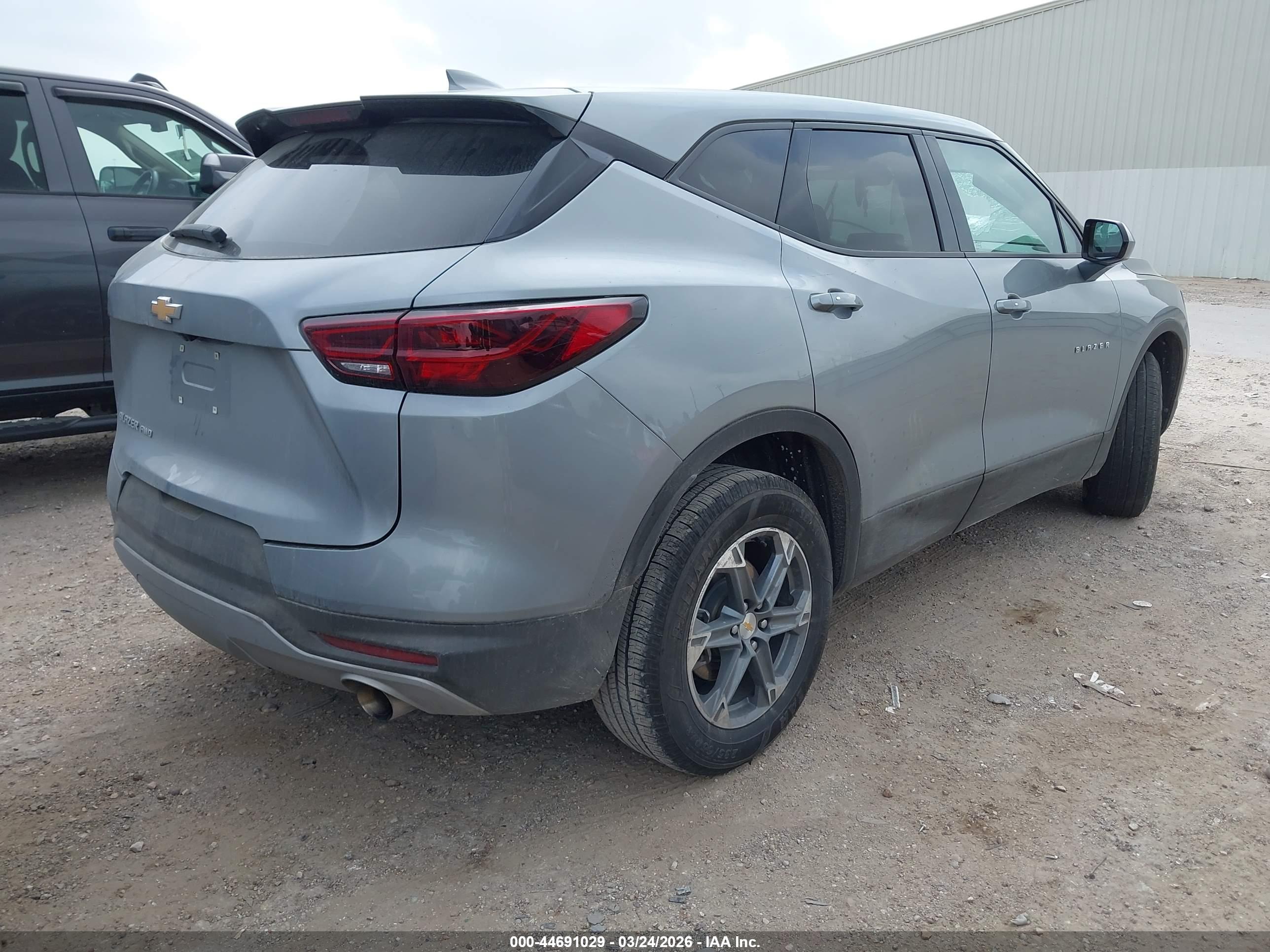 CHEVROLET BLAZER image 4