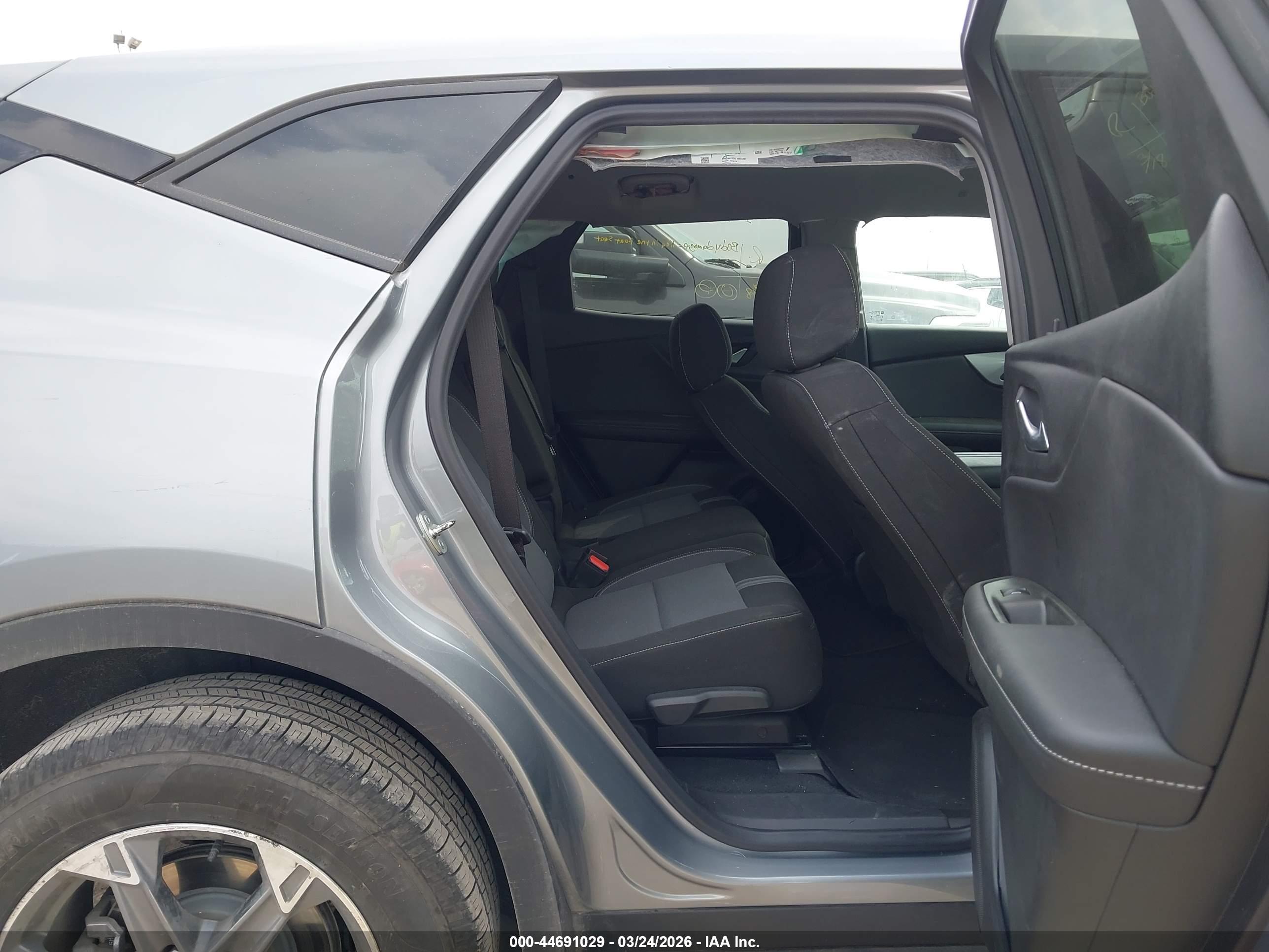 CHEVROLET BLAZER image 8