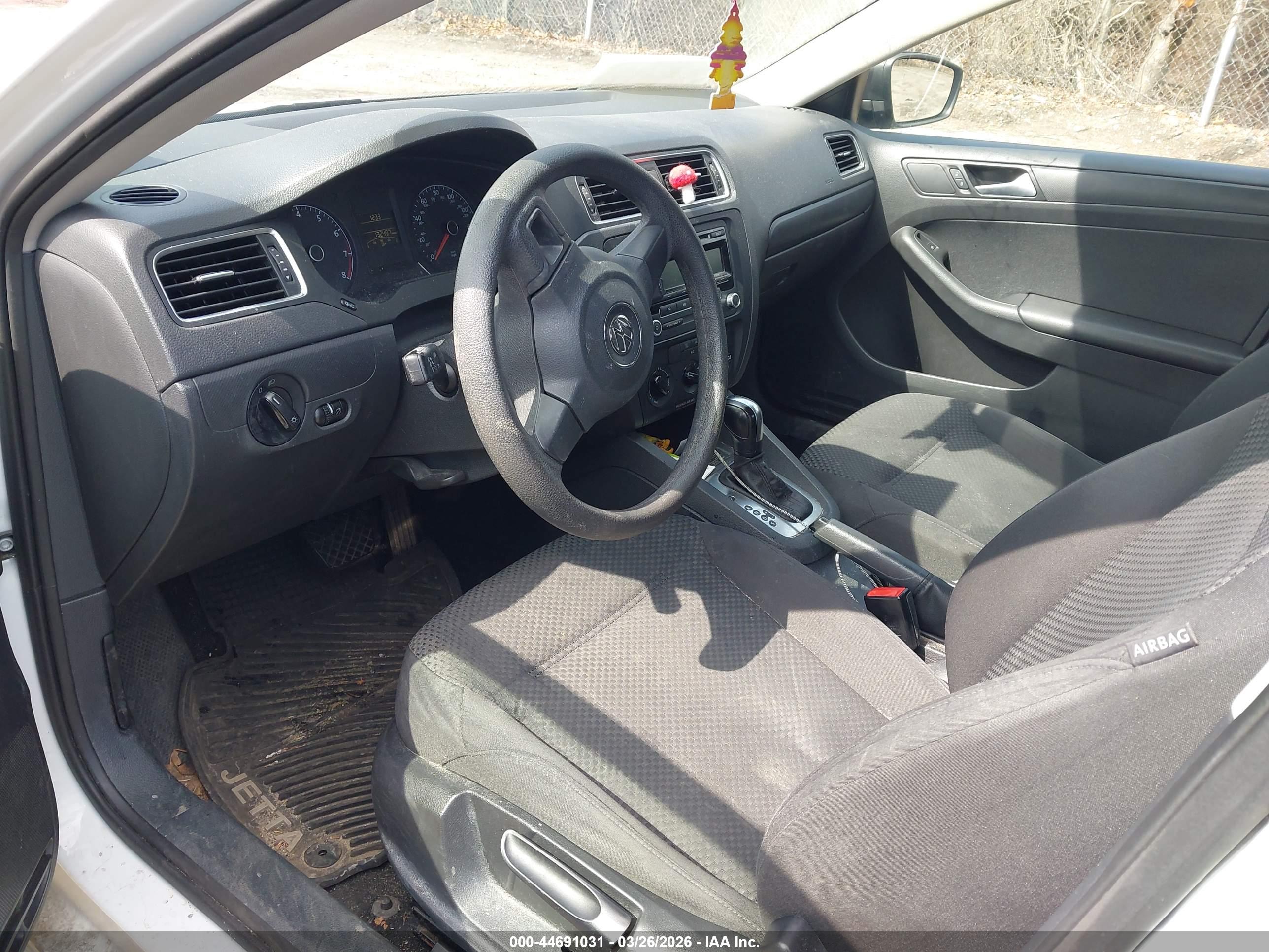 VOLKSWAGEN JETTA image 5
