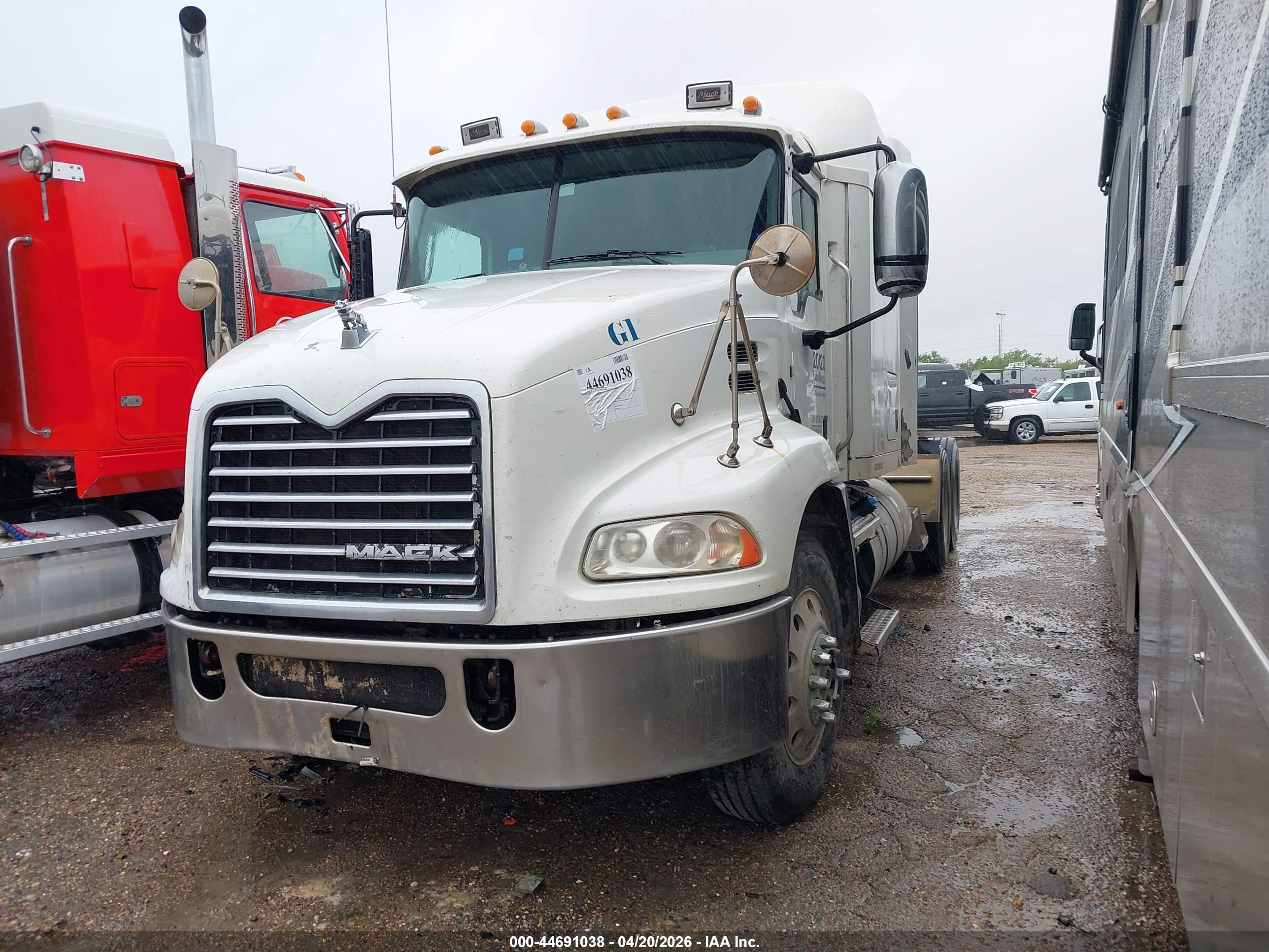 MACK 600 image 2