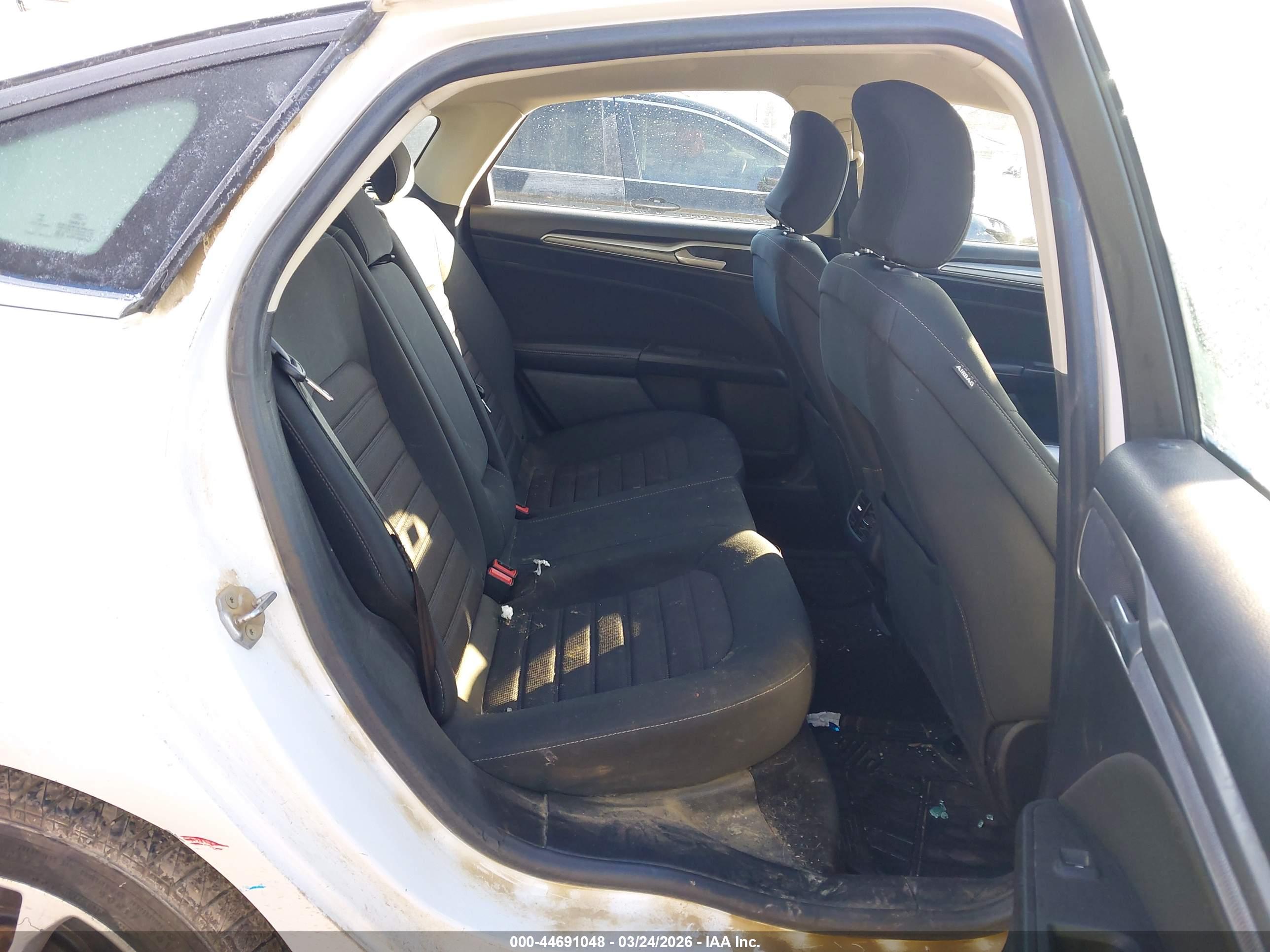FORD FUSION image 8