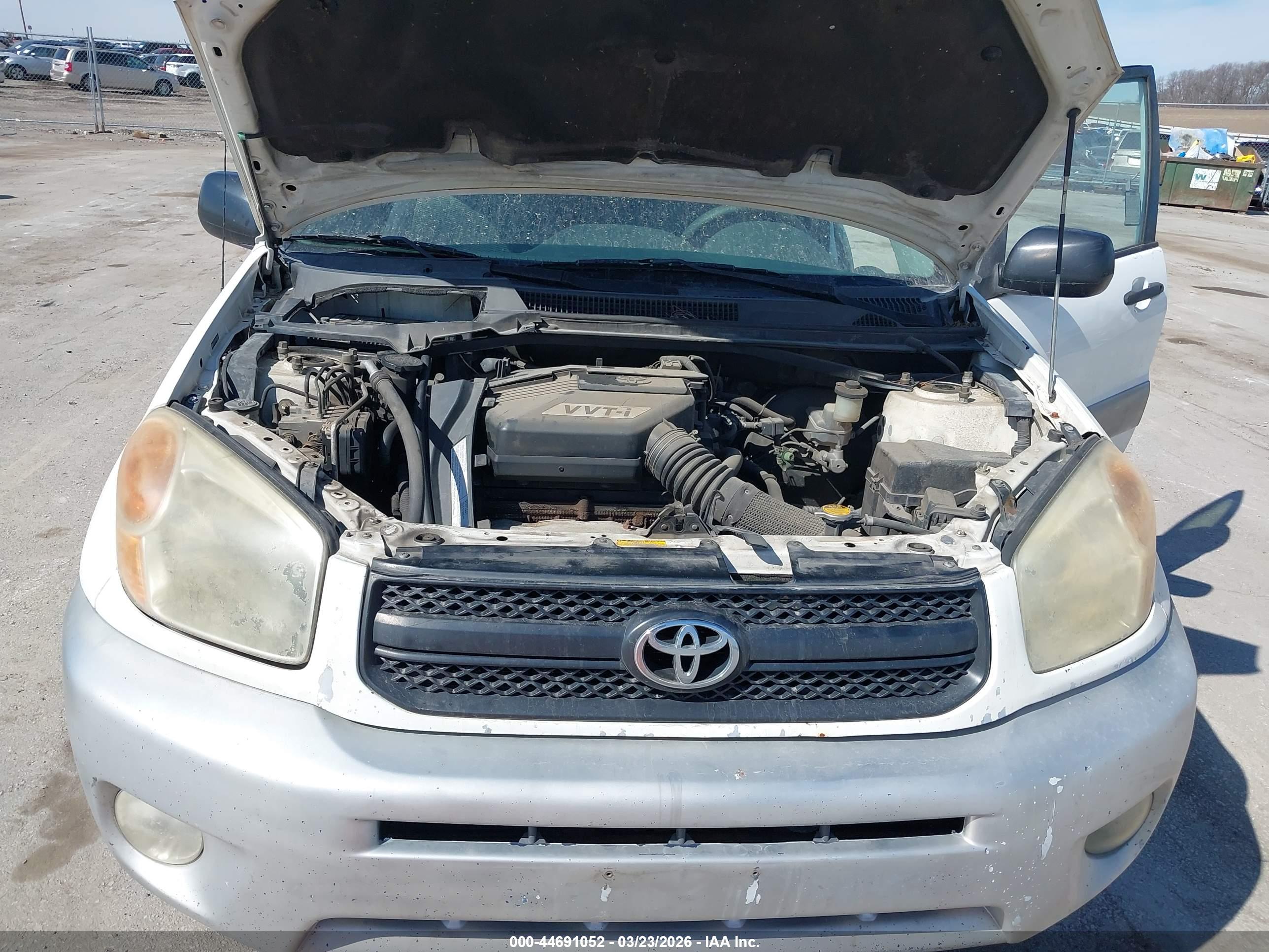 TOYOTA RAV4 image 10