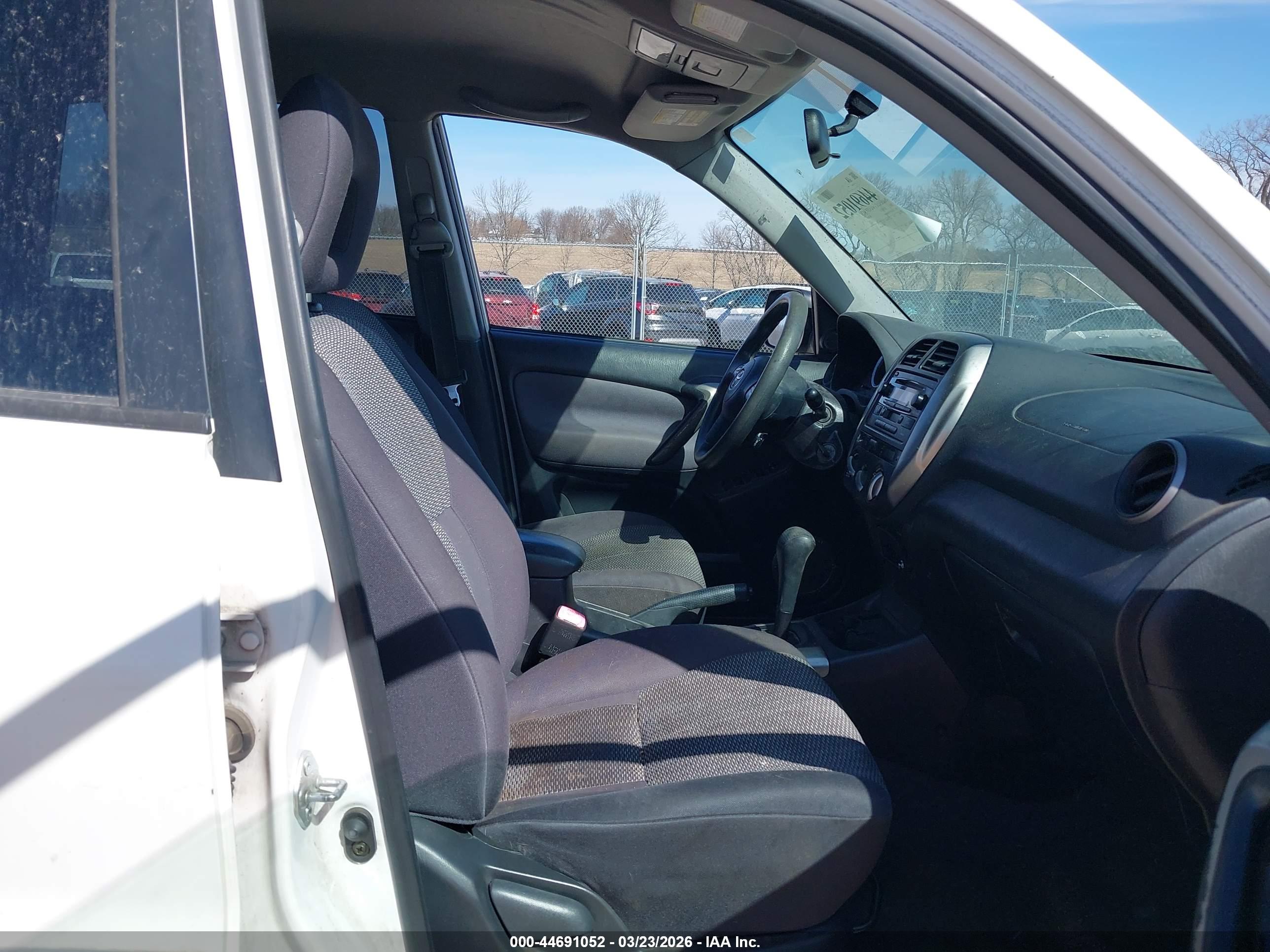 TOYOTA RAV4 image 5