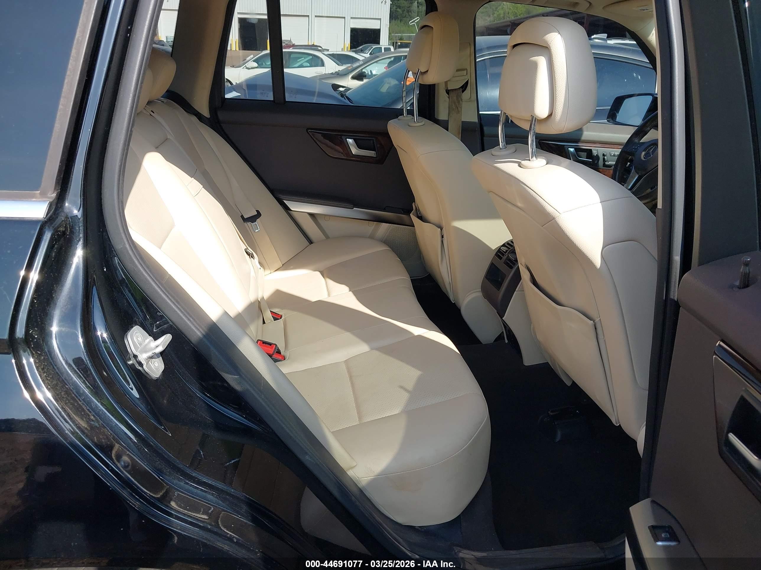 MERCEDES-BENZ GLK image 8
