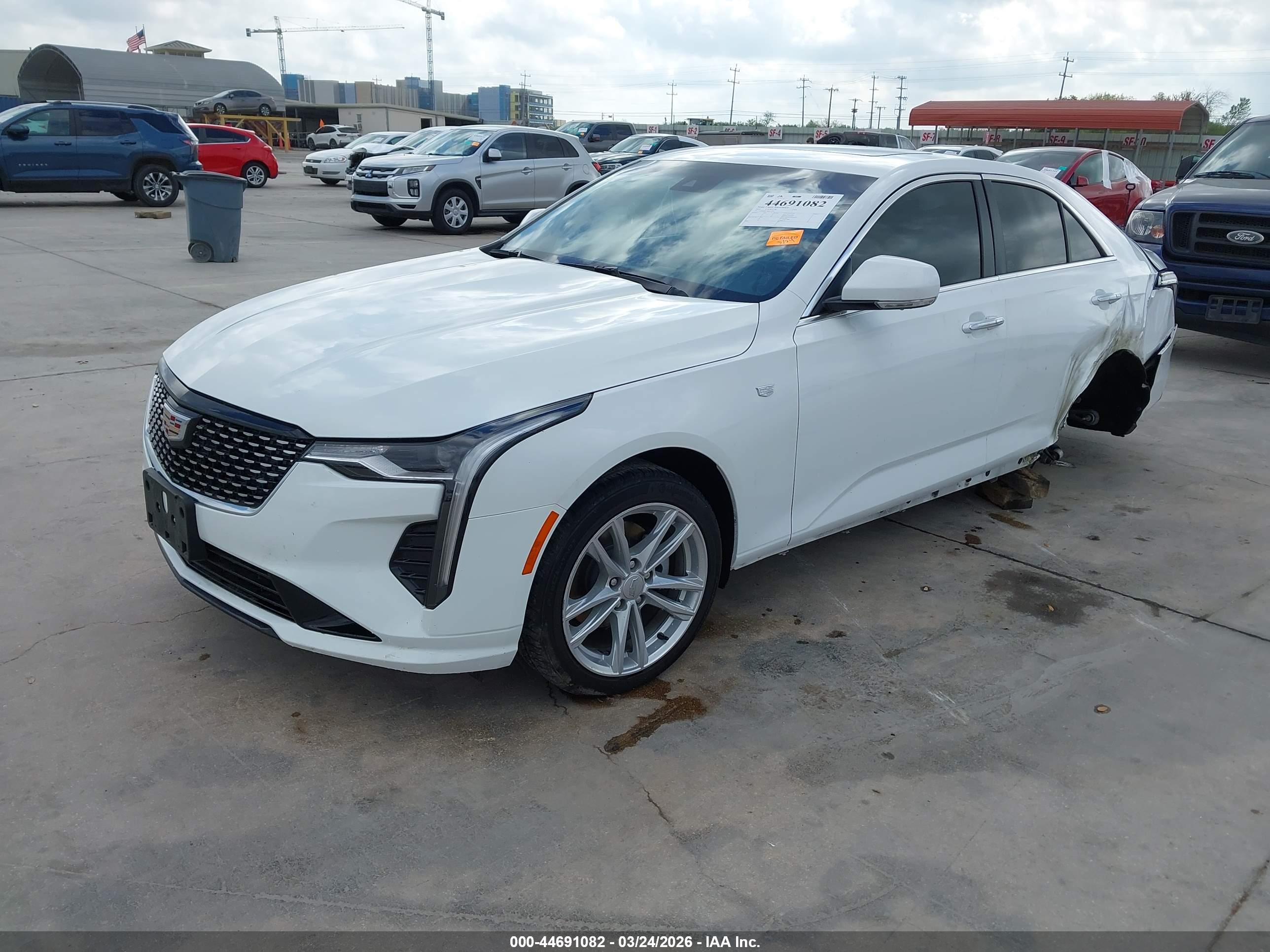 CADILLAC CT4 image 2
