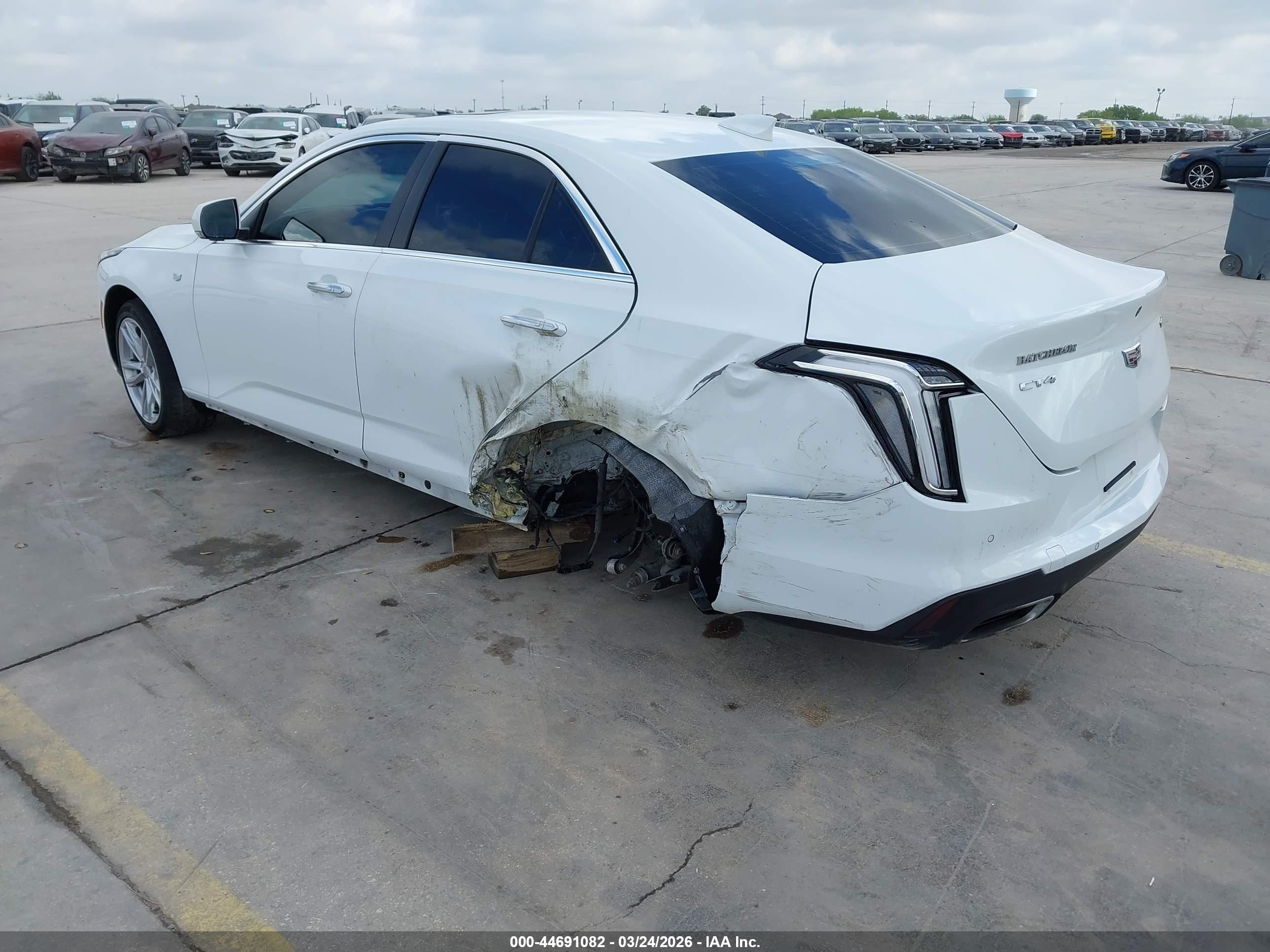 CADILLAC CT4 image 3