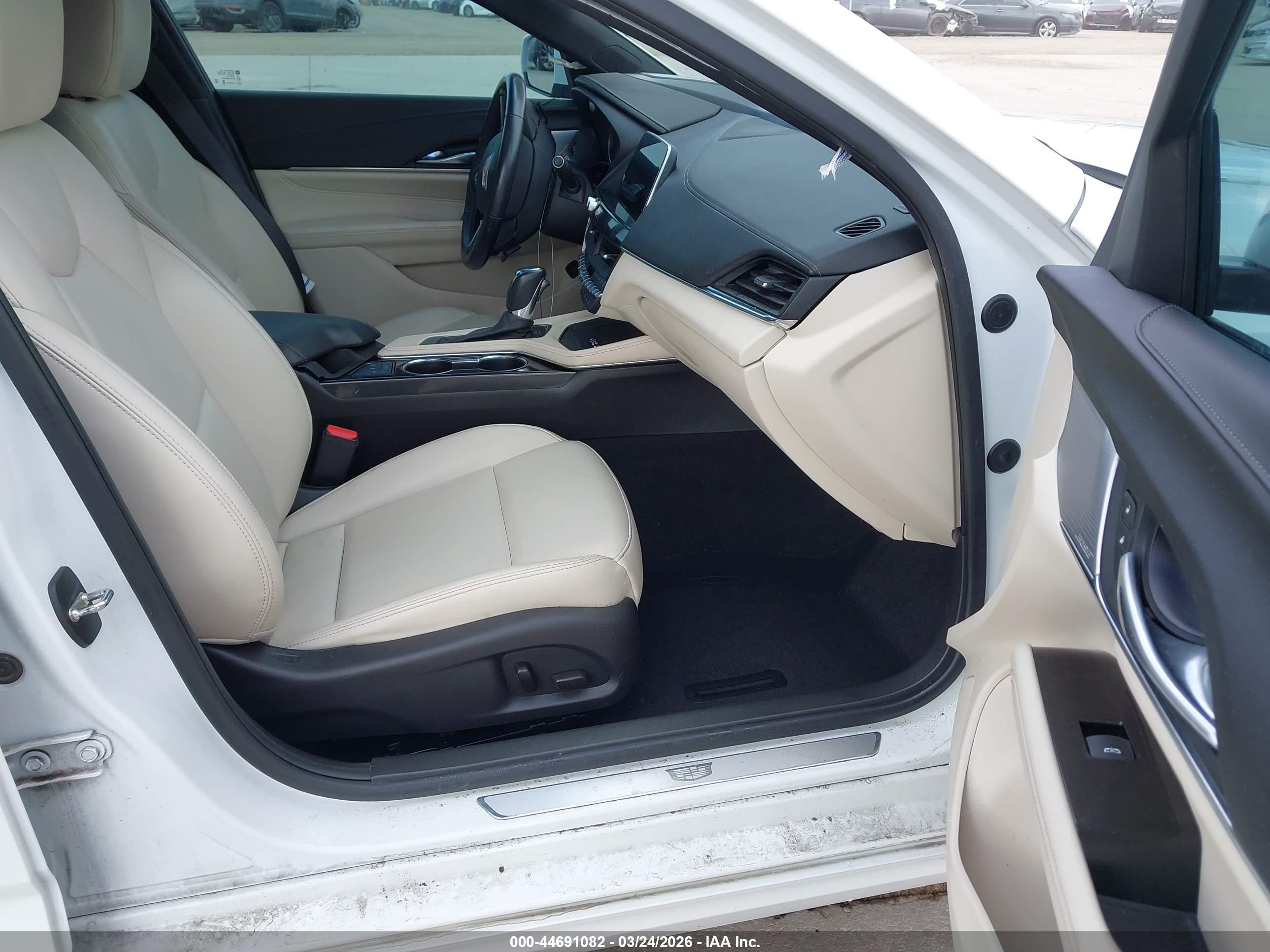 CADILLAC CT4 image 5