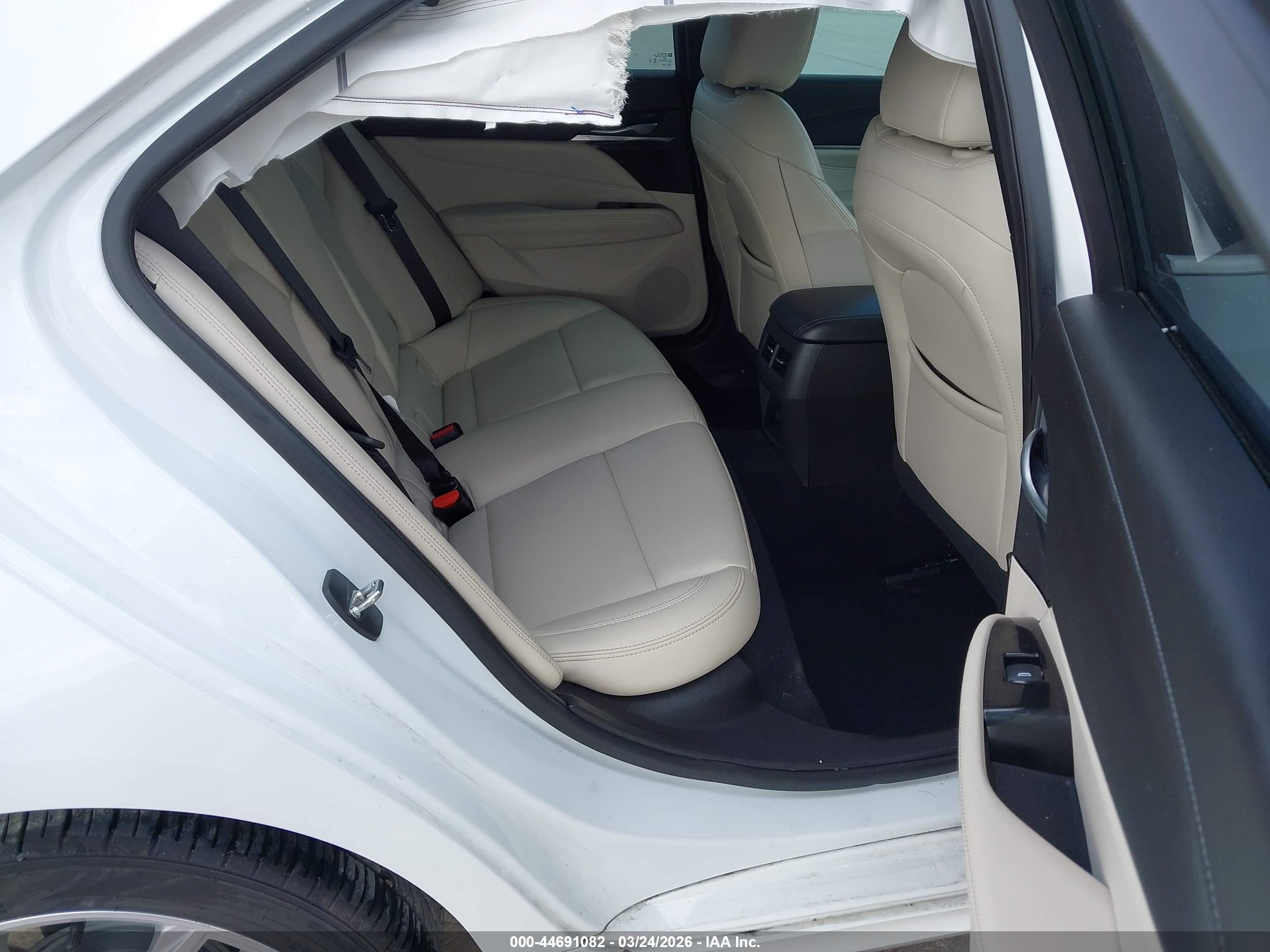CADILLAC CT4 image 8