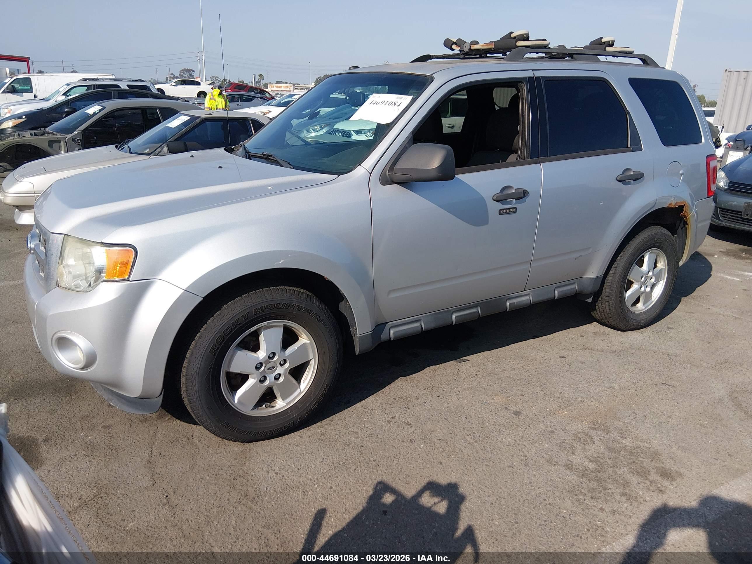 FORD ESCAPE image 2