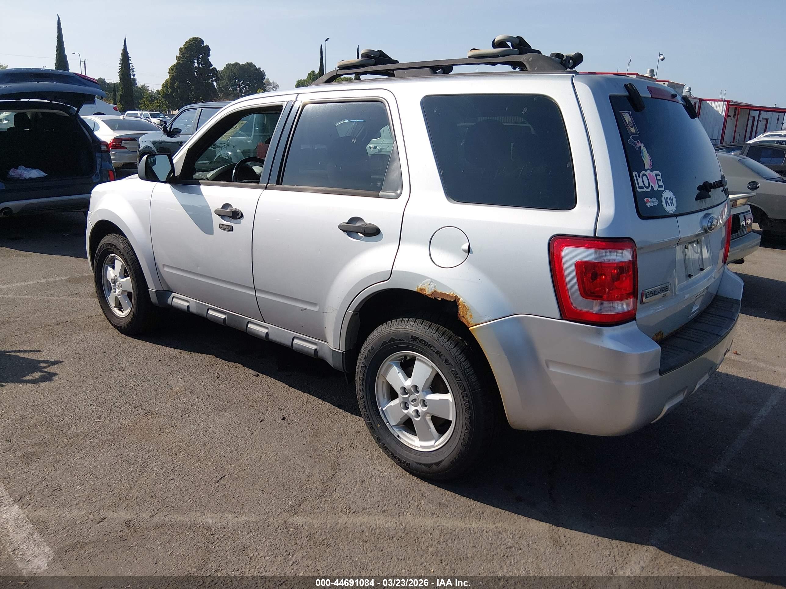 FORD ESCAPE image 3