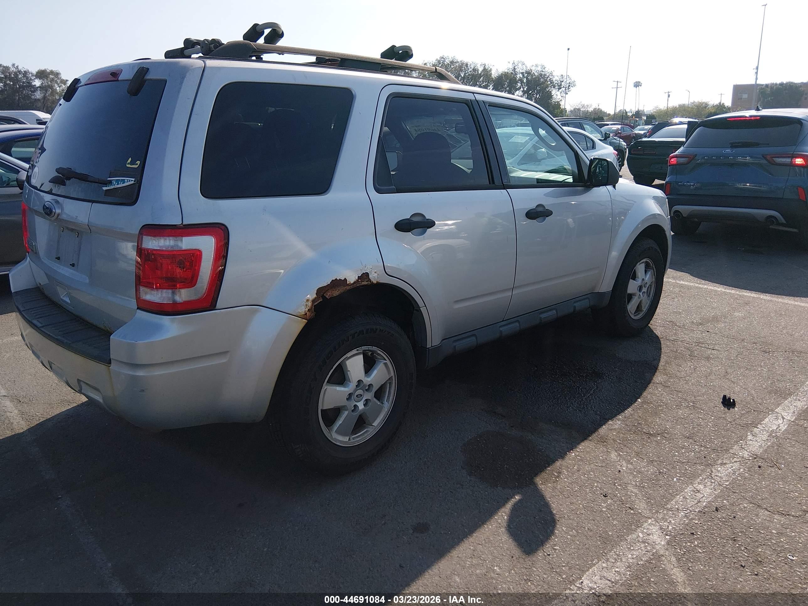 FORD ESCAPE image 4