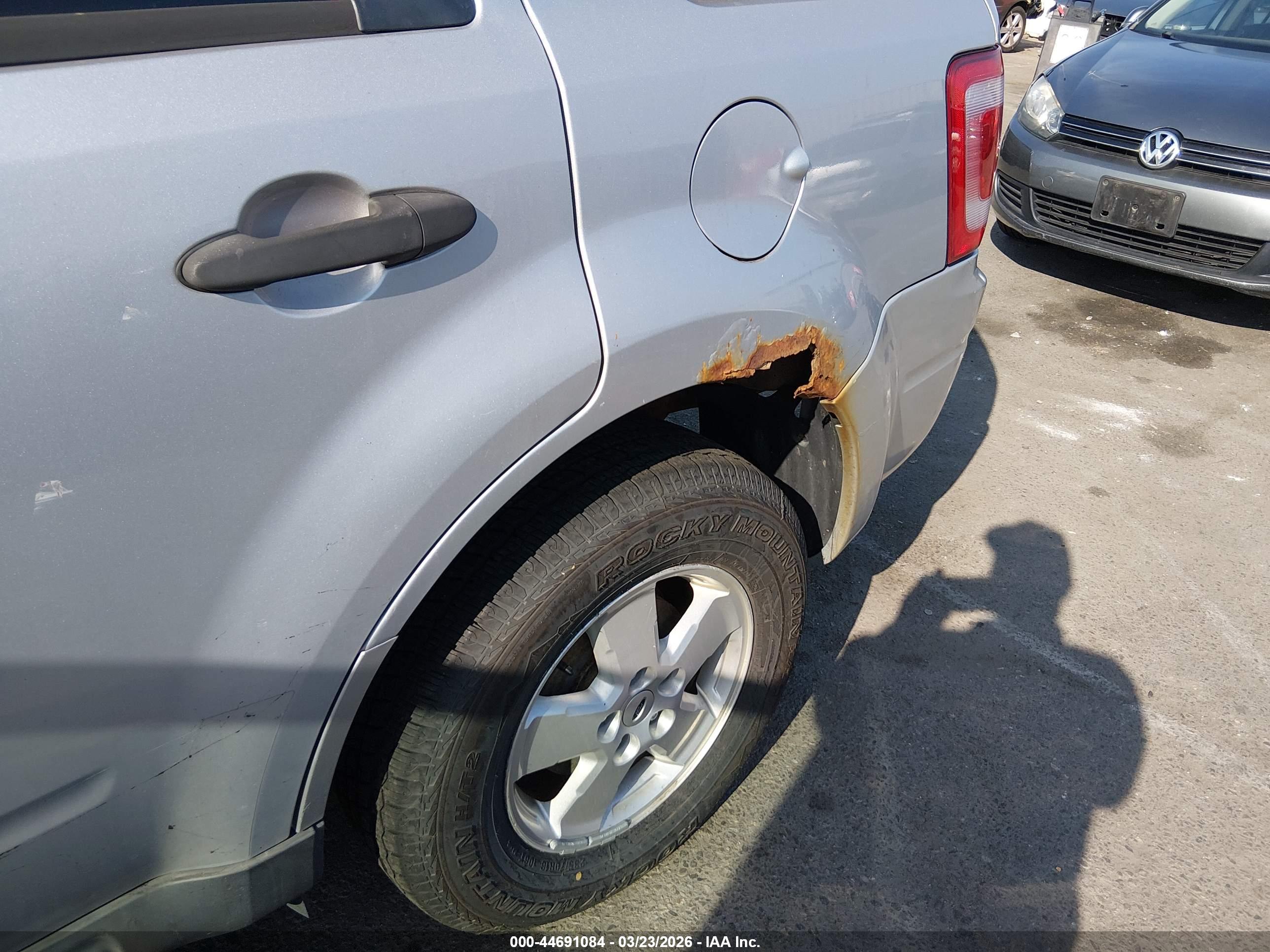 FORD ESCAPE image 6