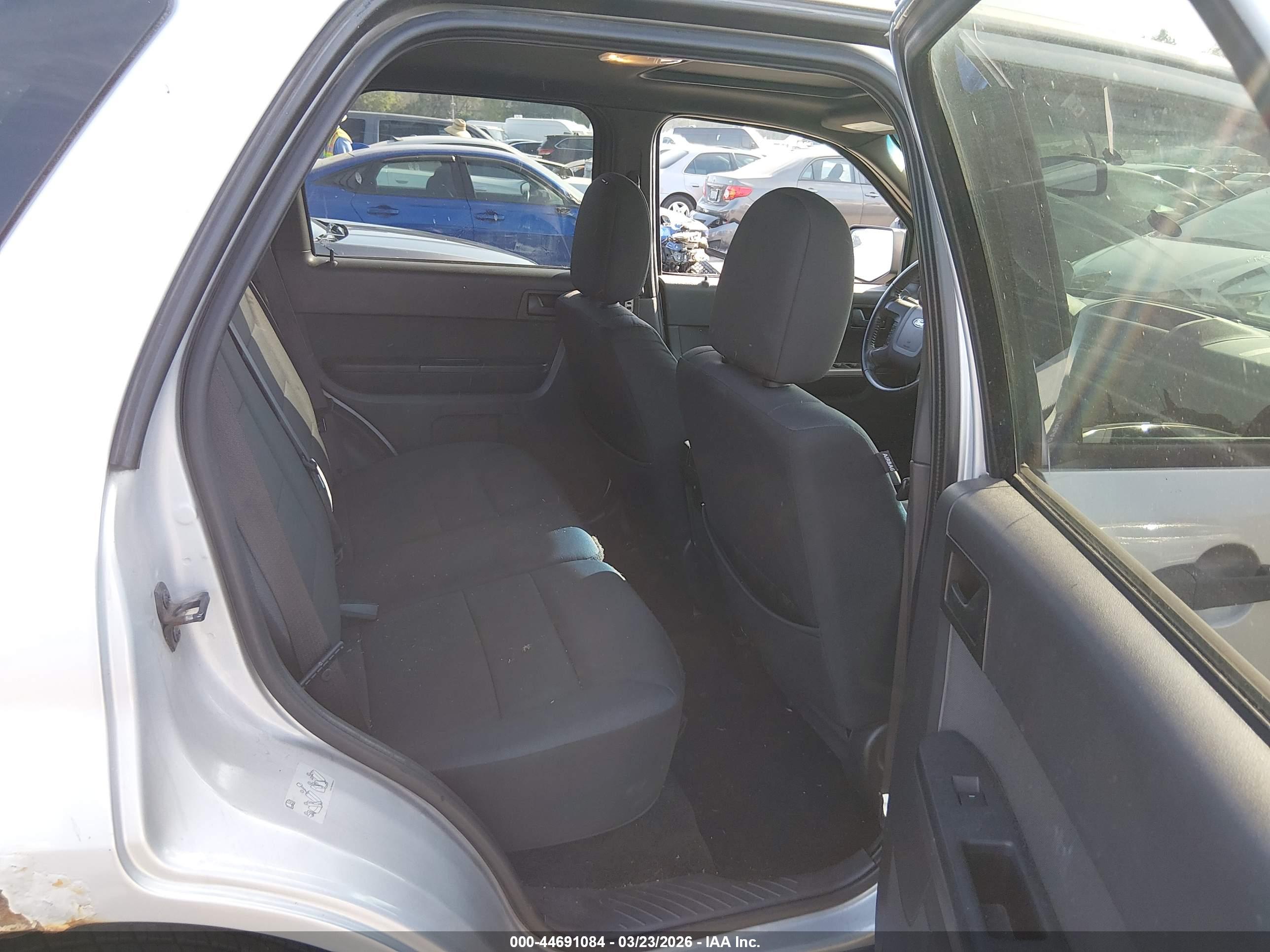 FORD ESCAPE image 8
