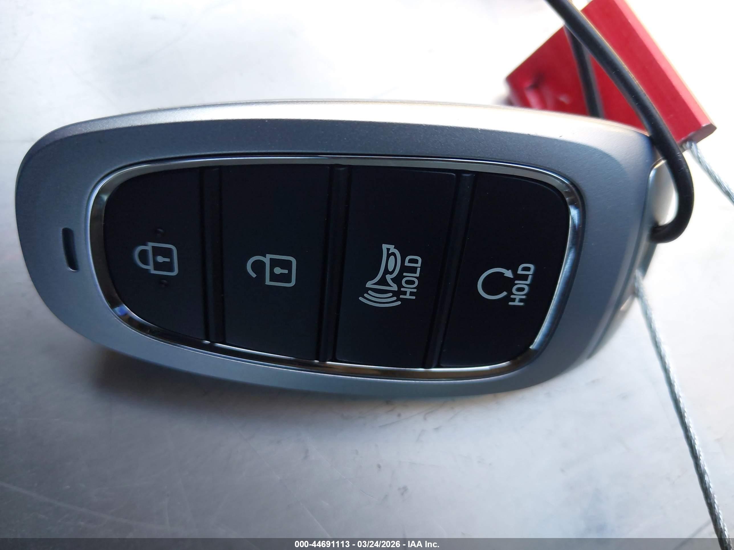 HYUNDAI SANTA image 11