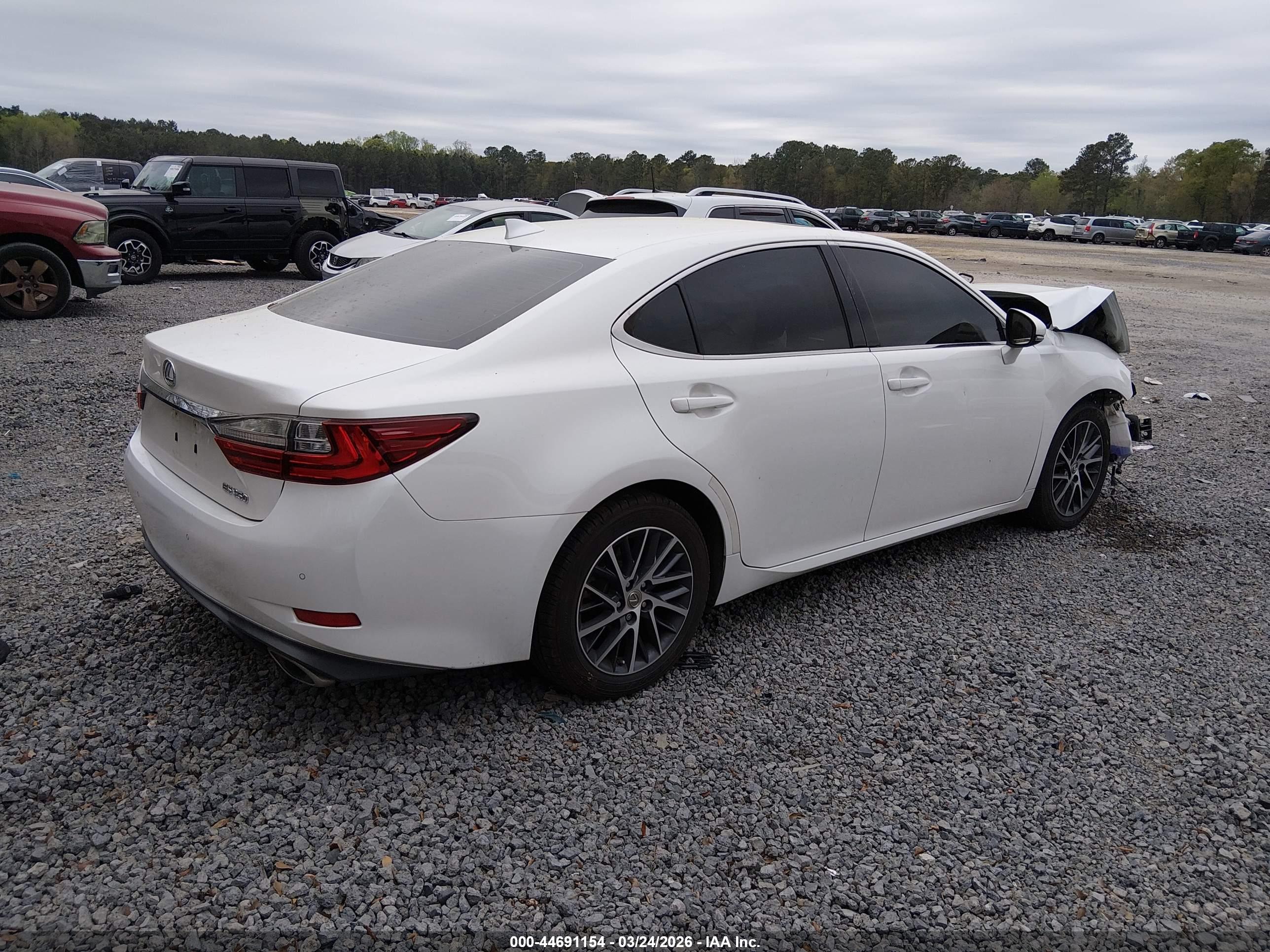 LEXUS ES image 4