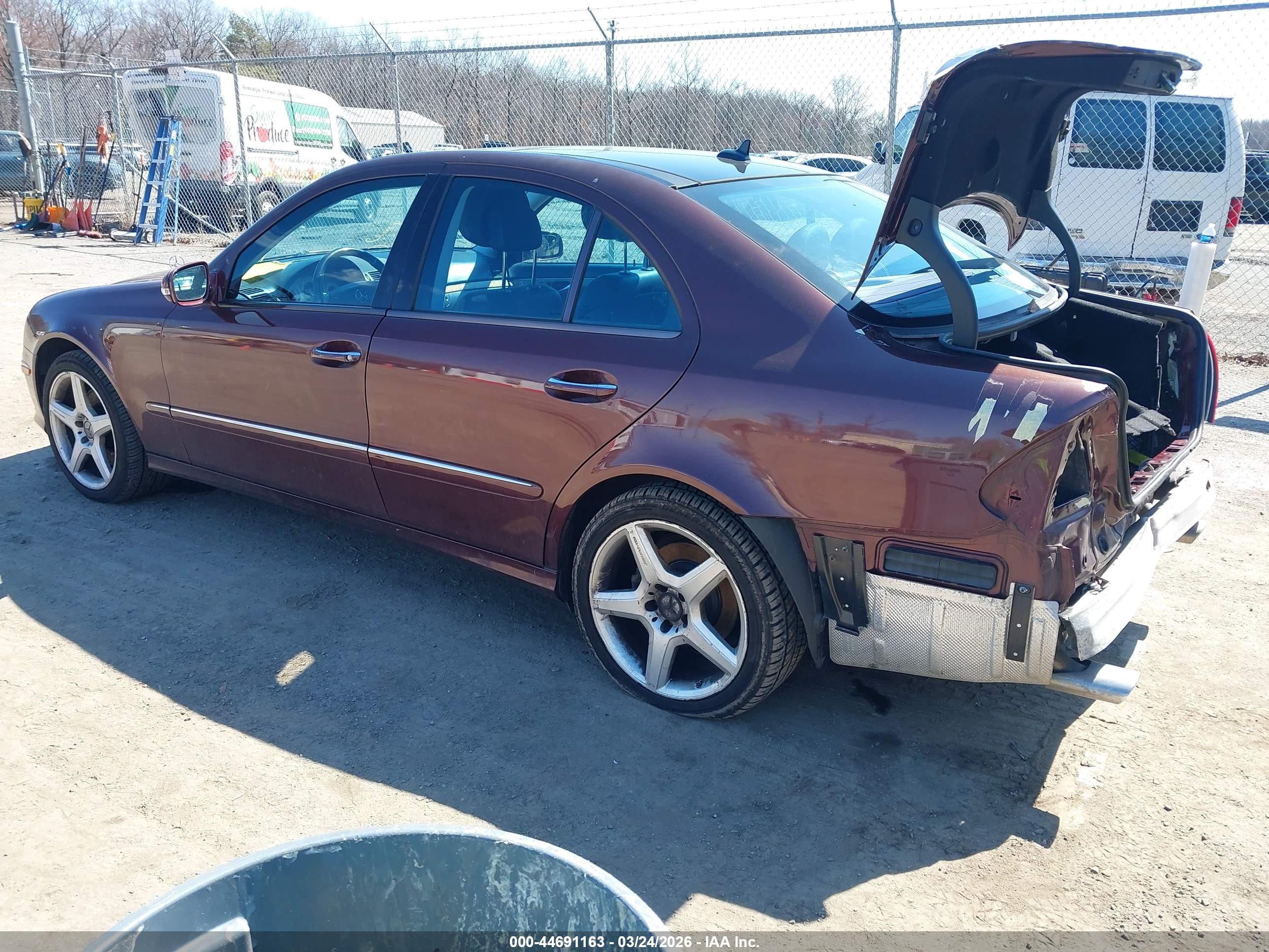 MERCEDES-BENZ E image 3