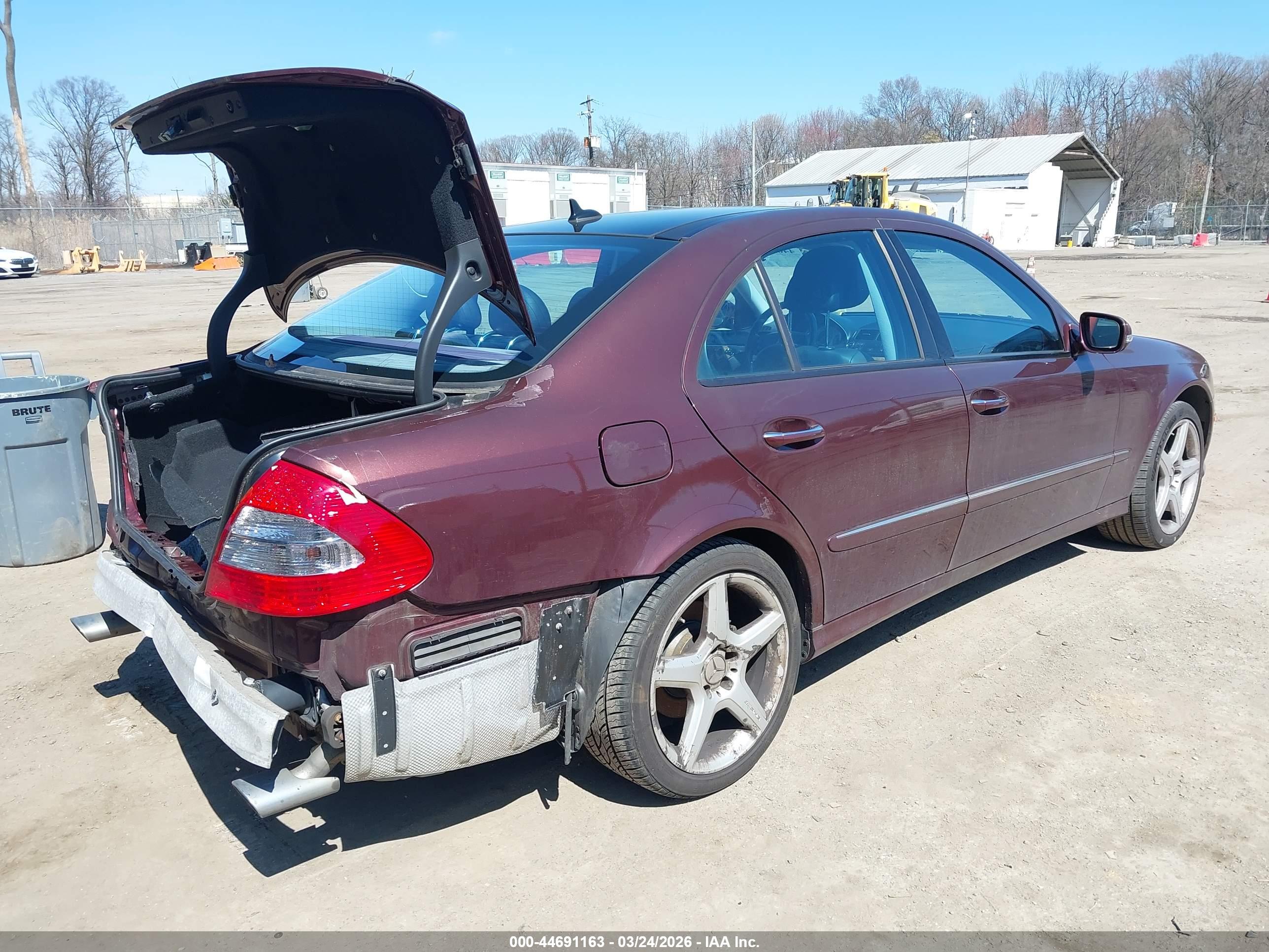 MERCEDES-BENZ E image 4