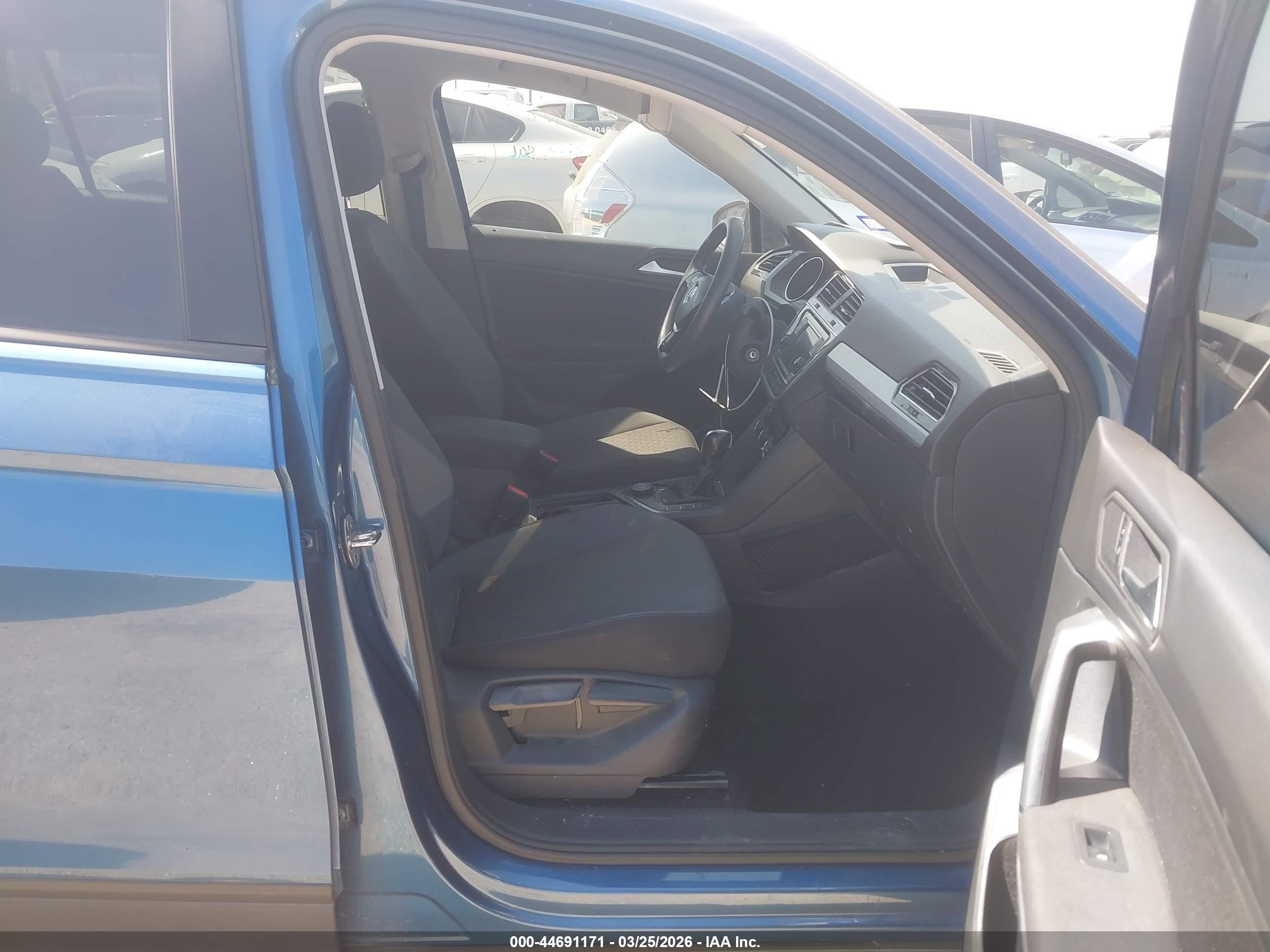 VOLKSWAGEN TIGUAN image 5