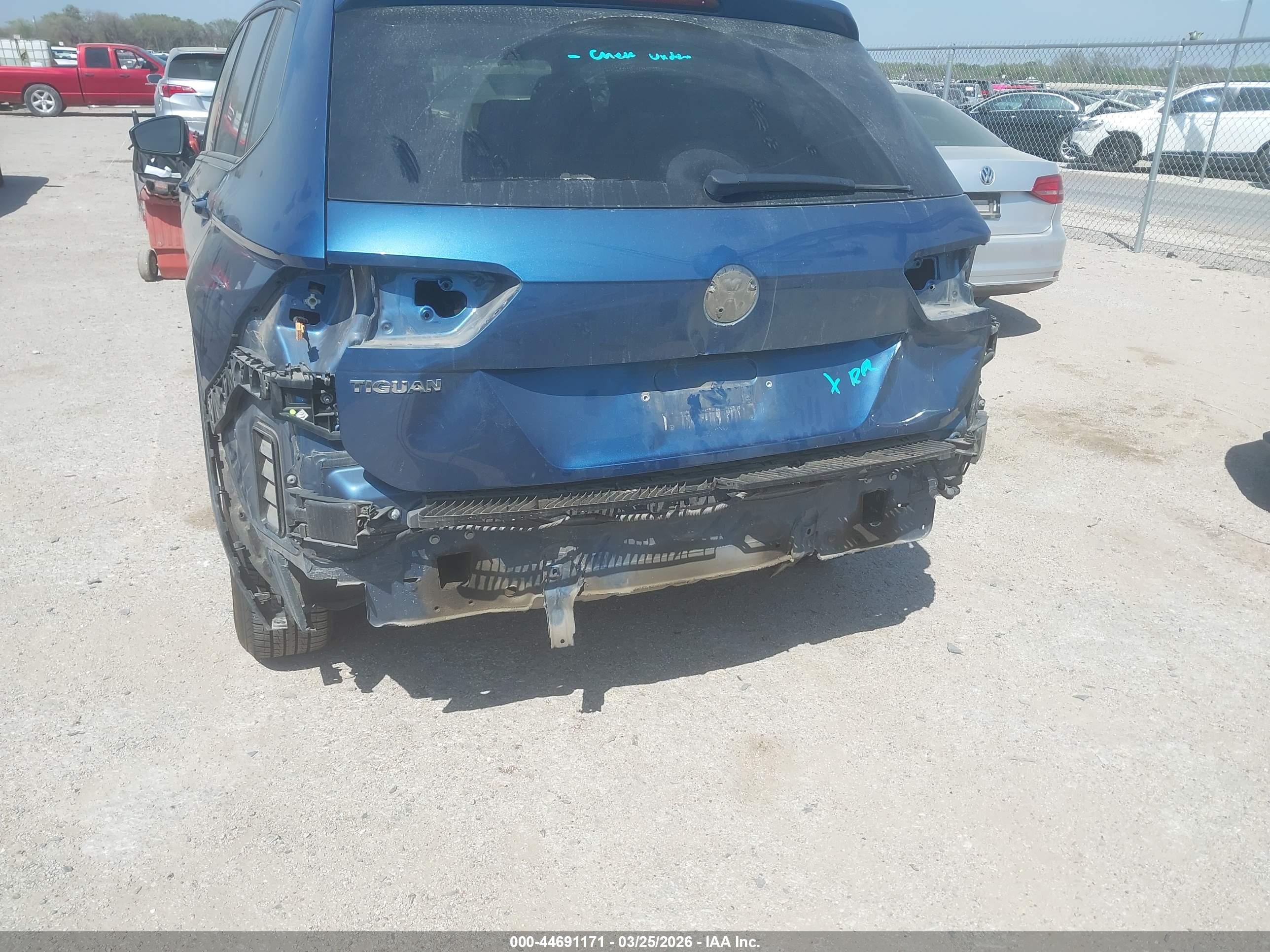 VOLKSWAGEN TIGUAN image 6