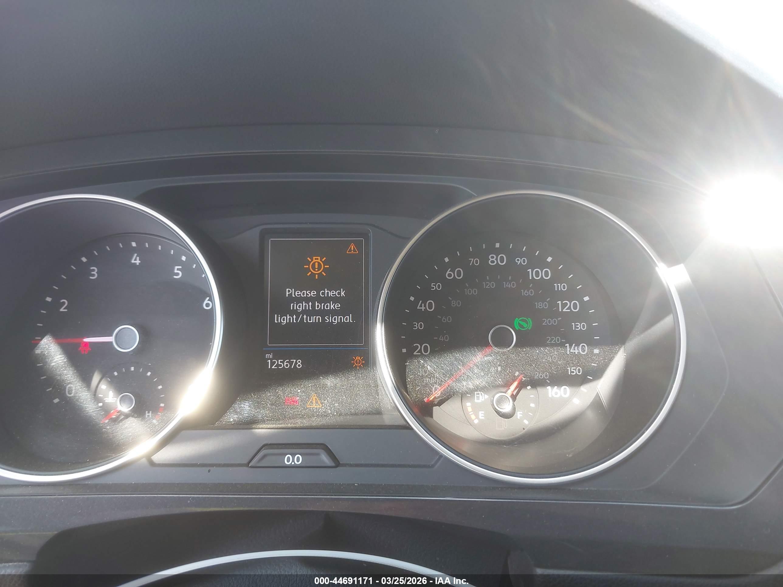 VOLKSWAGEN TIGUAN image 7