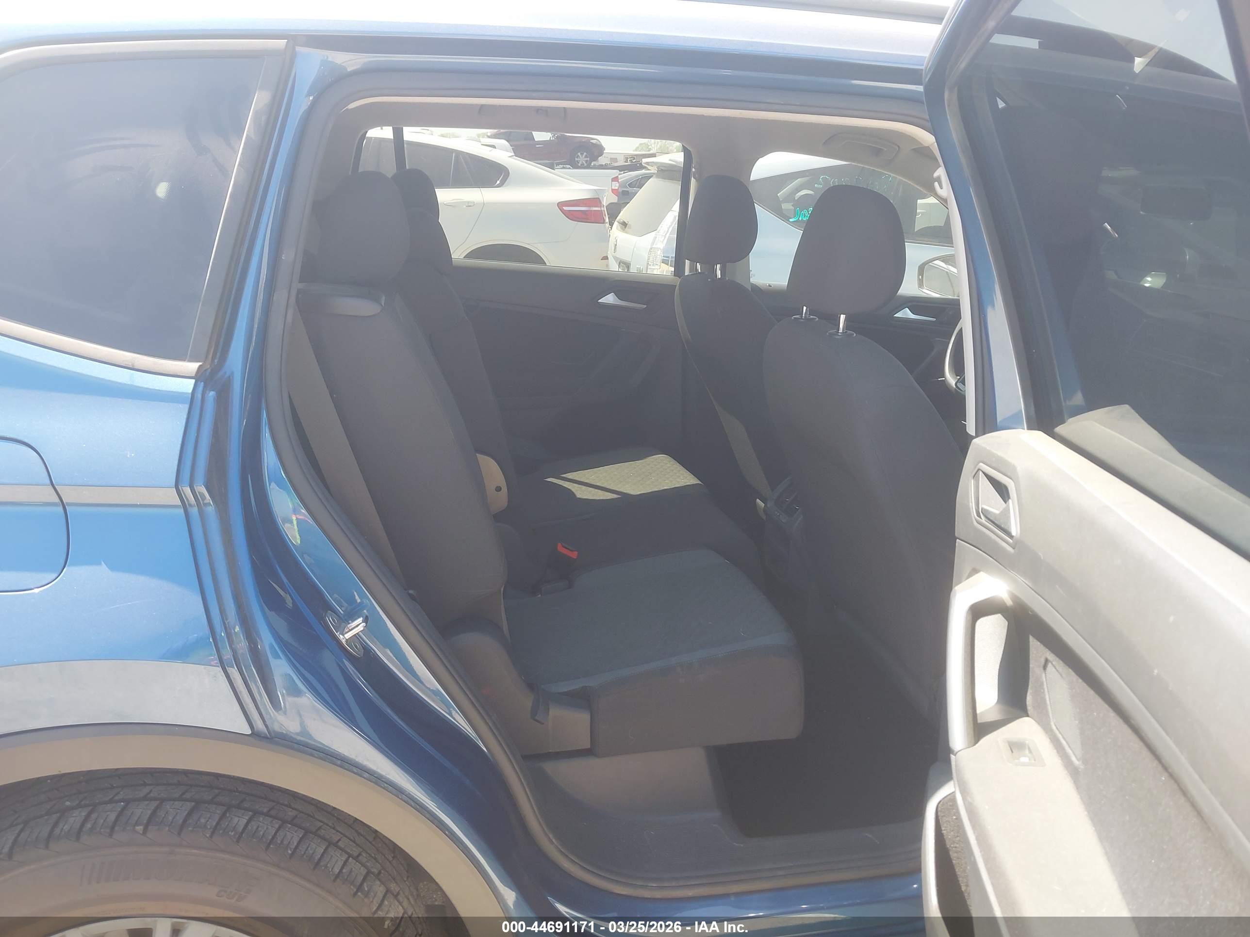 VOLKSWAGEN TIGUAN image 8