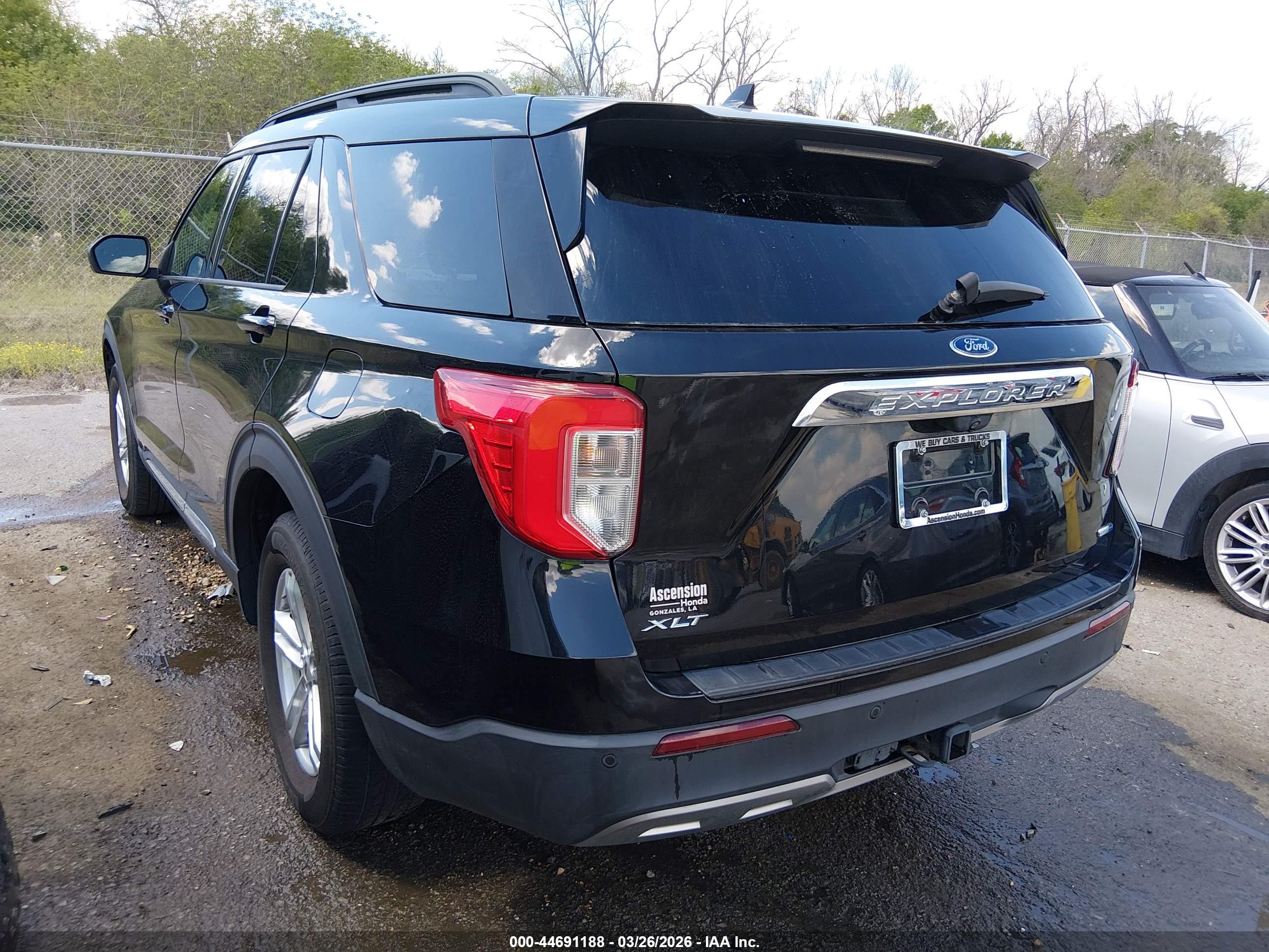 FORD EXPLORER image 3