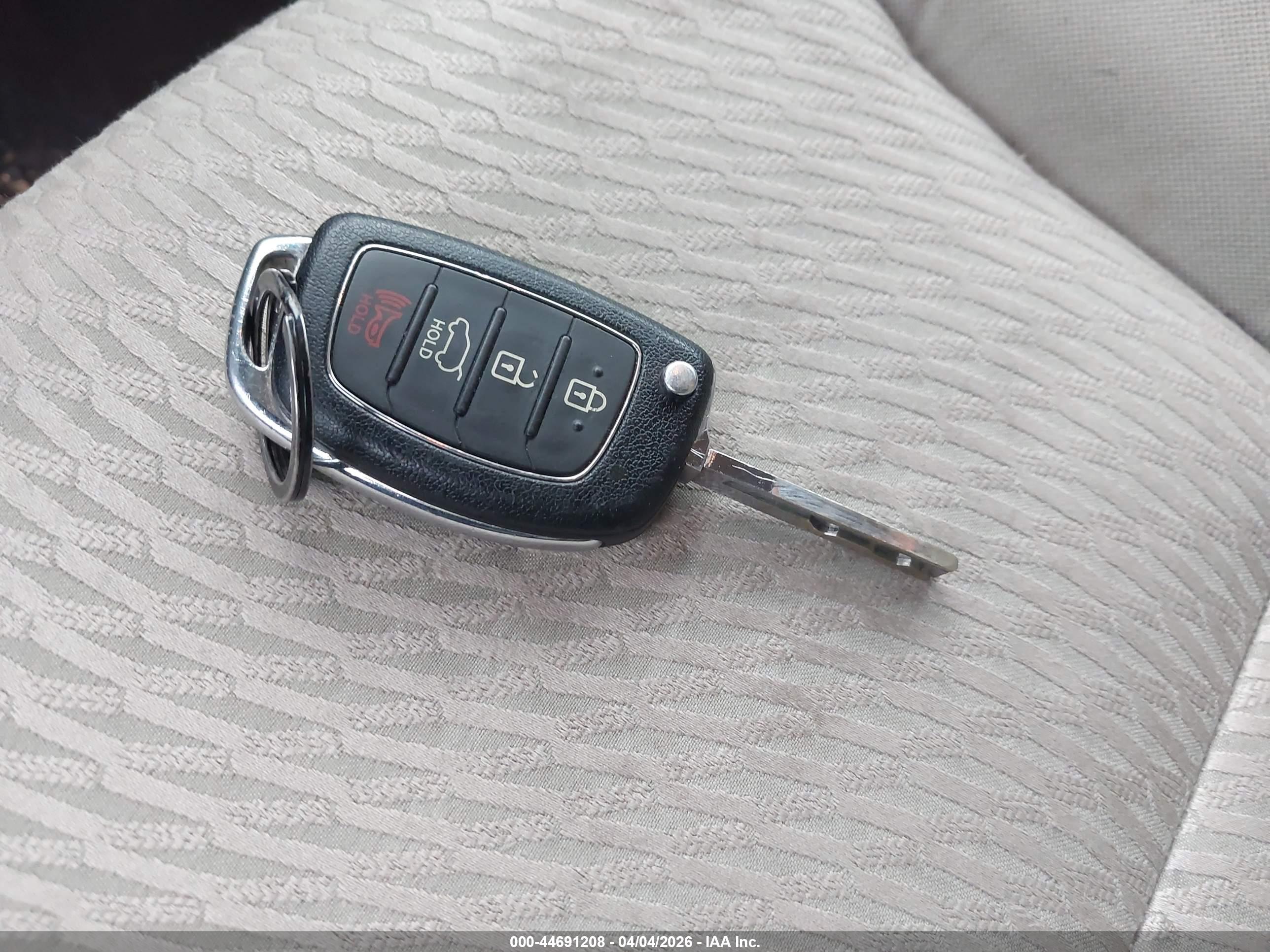 HYUNDAI SANTA image 11
