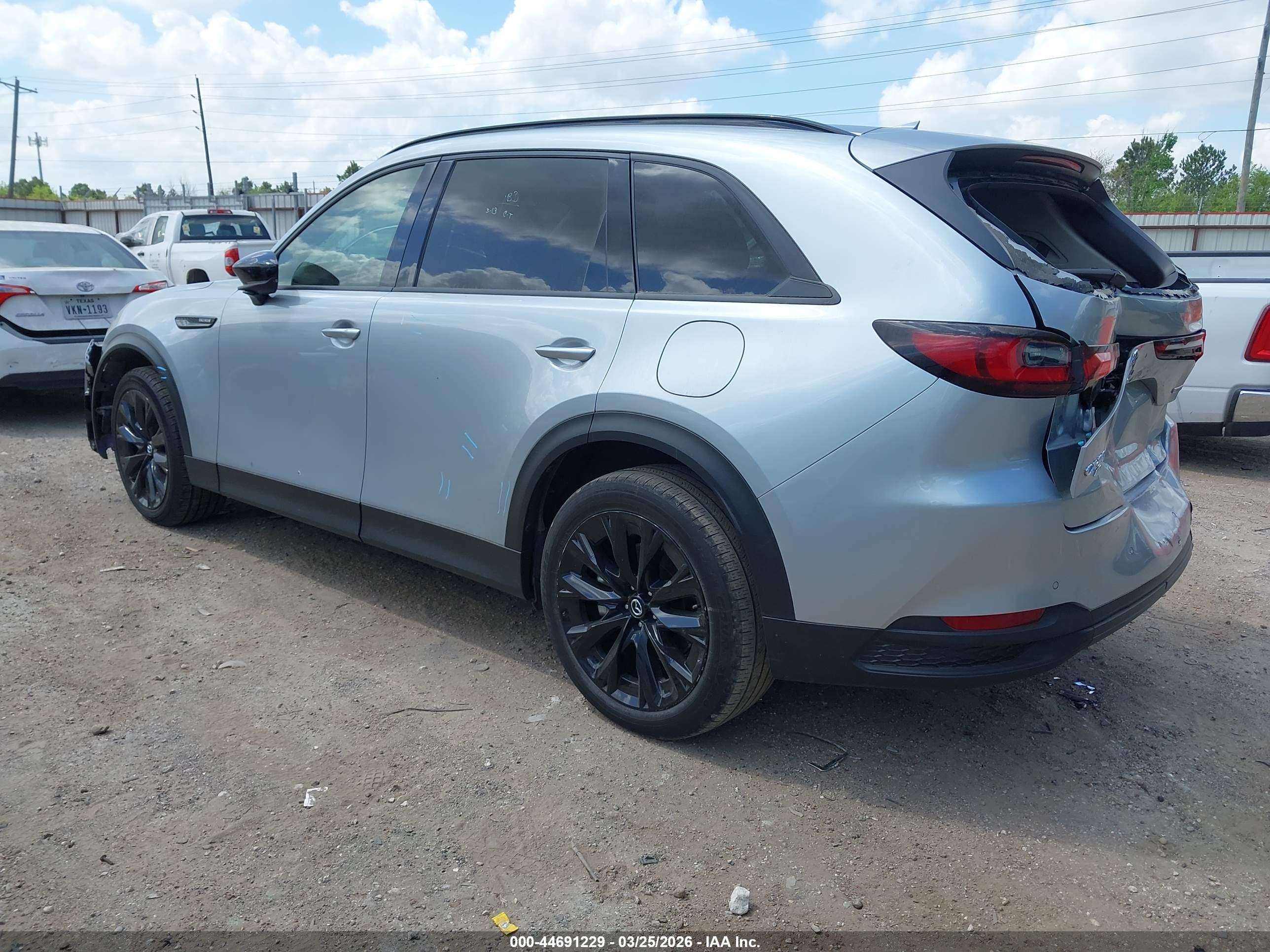 MAZDA CX-90 image 3