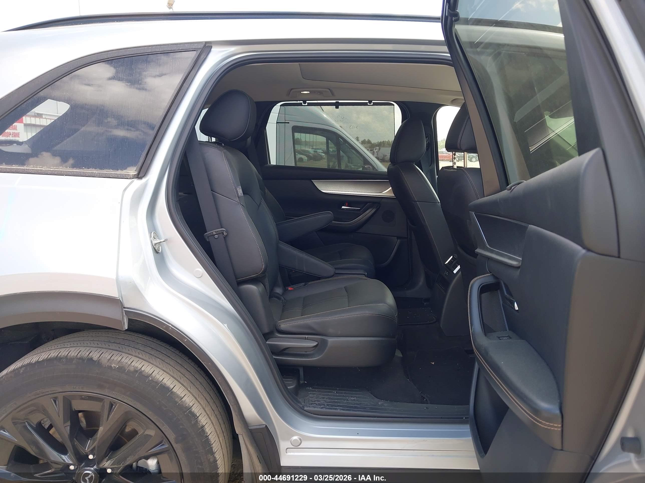MAZDA CX-90 image 8