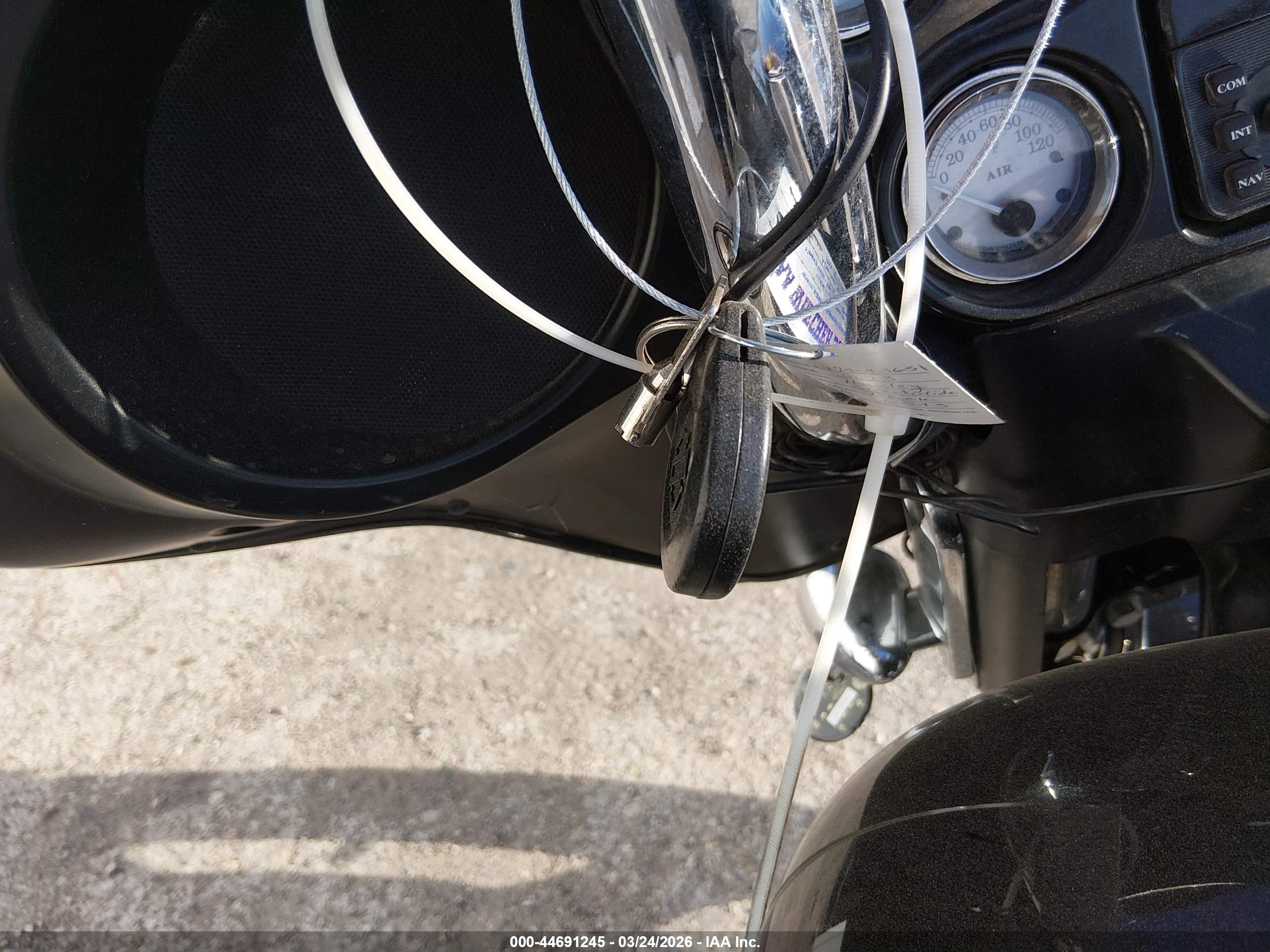 HARLEY-DAVIDSON FLHX image 11