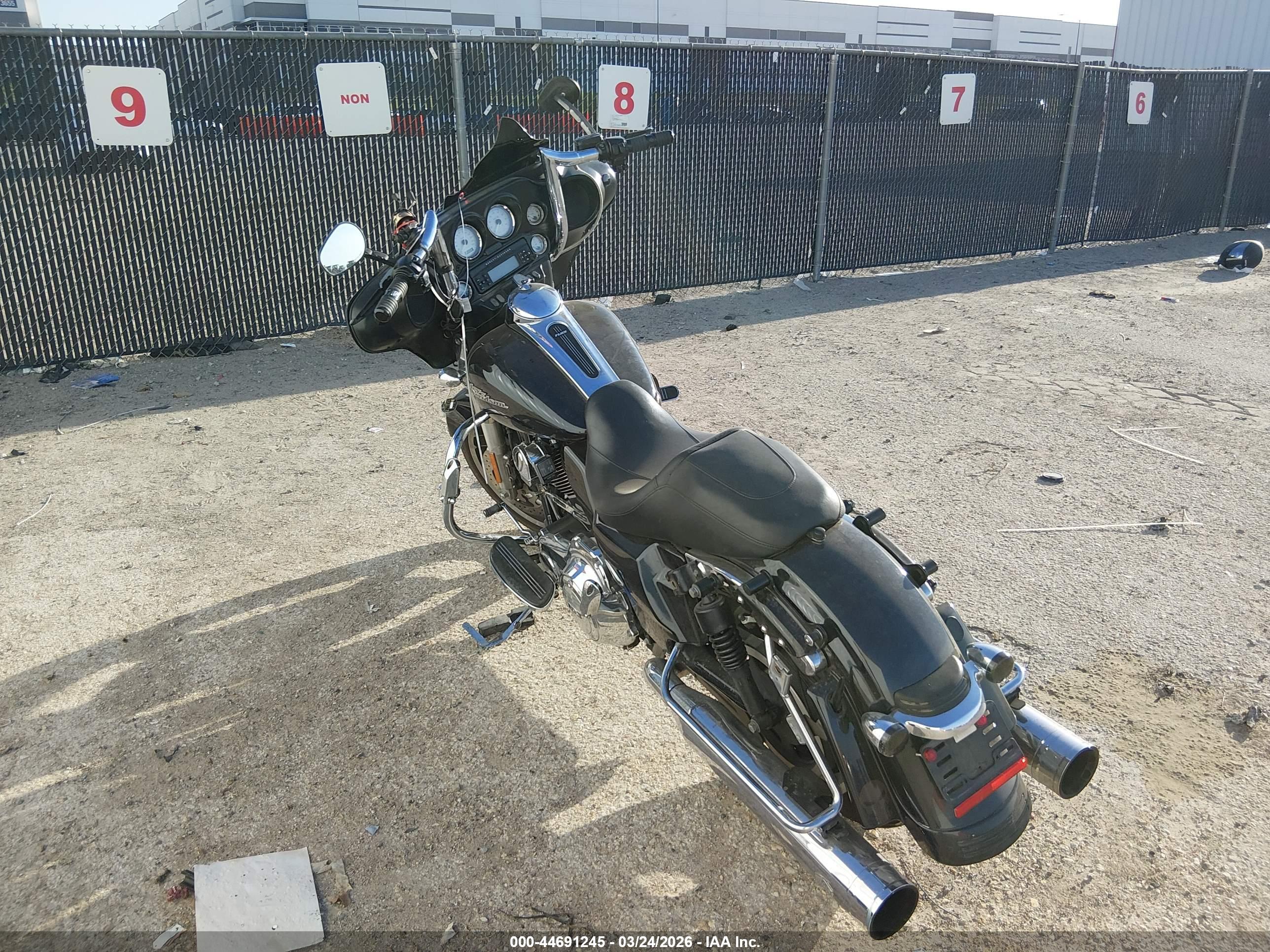HARLEY-DAVIDSON FLHX image 3