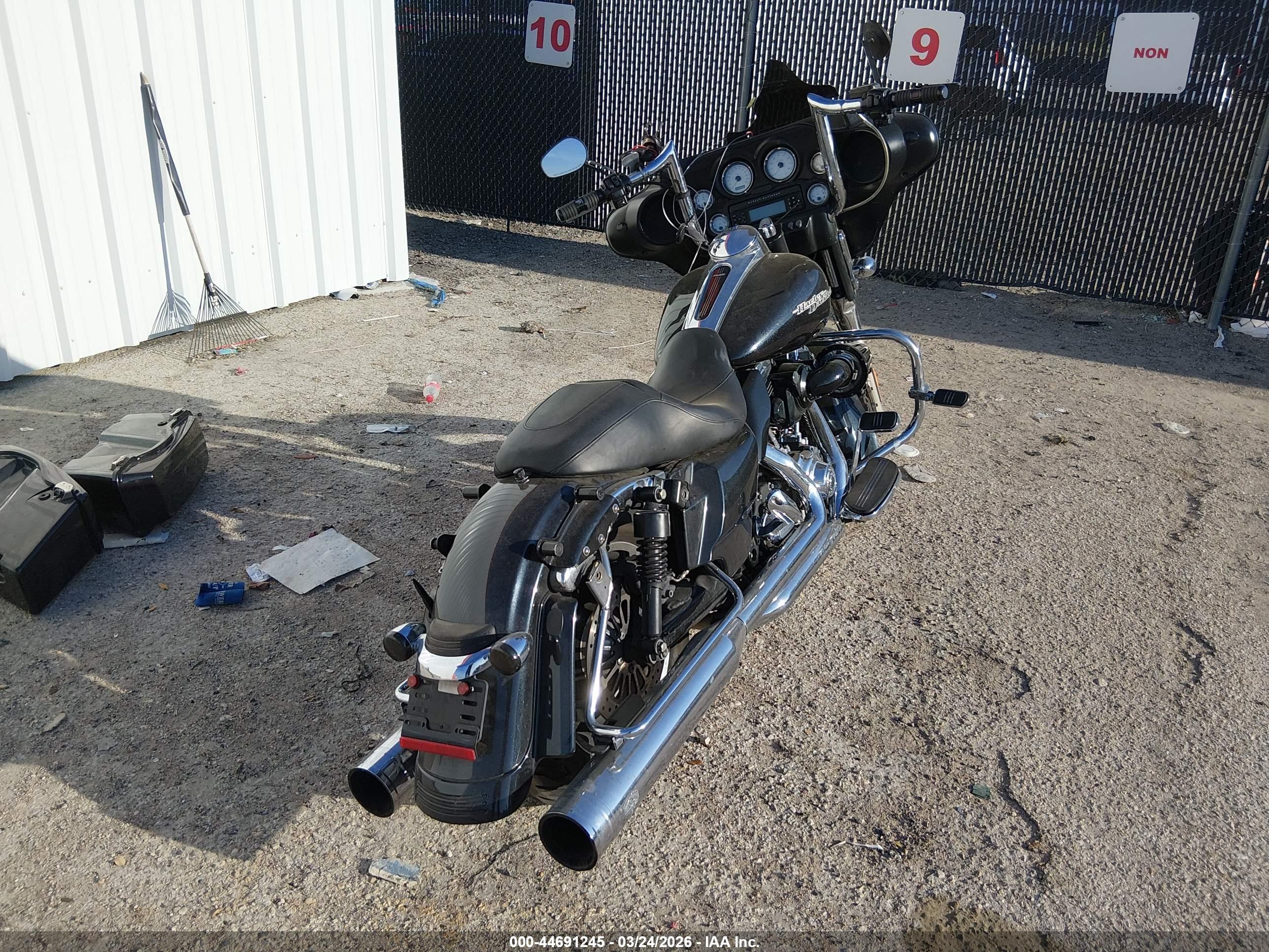 HARLEY-DAVIDSON FLHX image 4