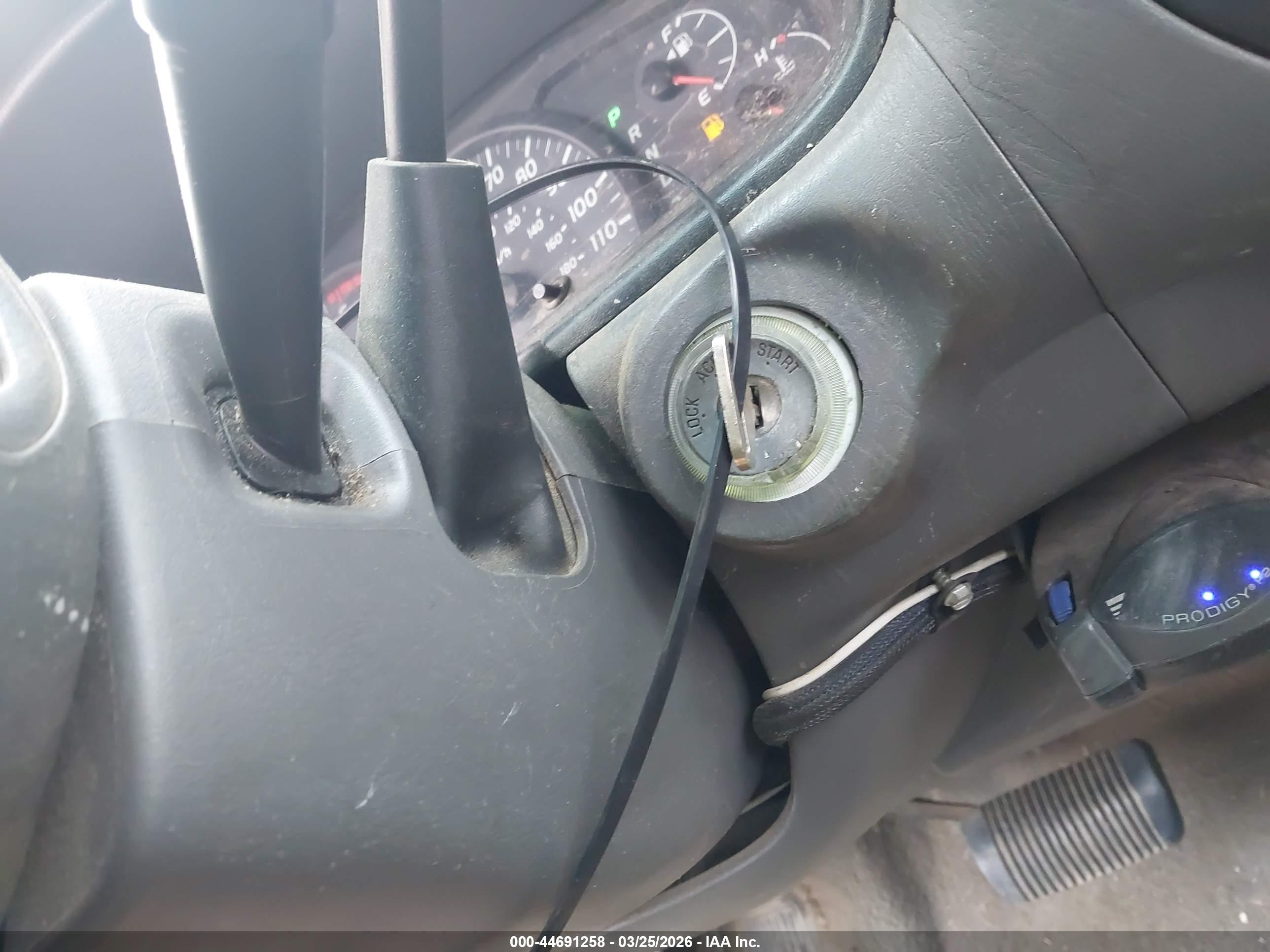 TOYOTA TUNDRA image 11