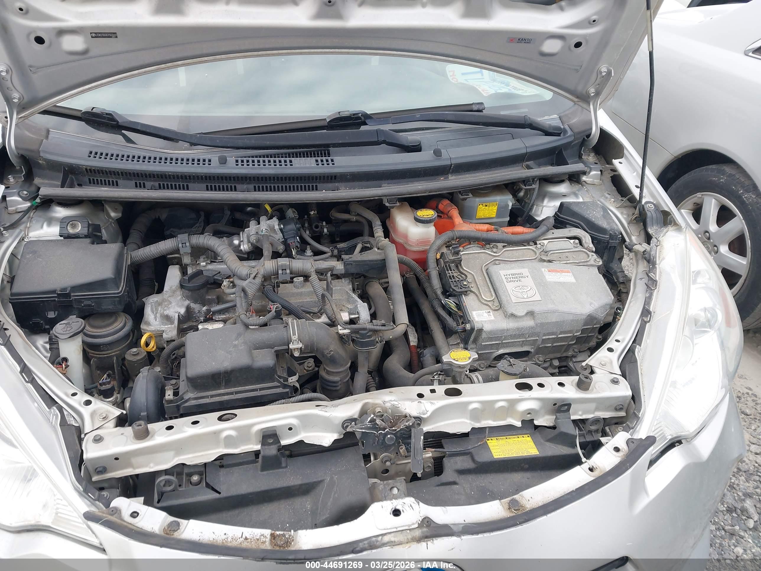 TOYOTA PRIUS image 10