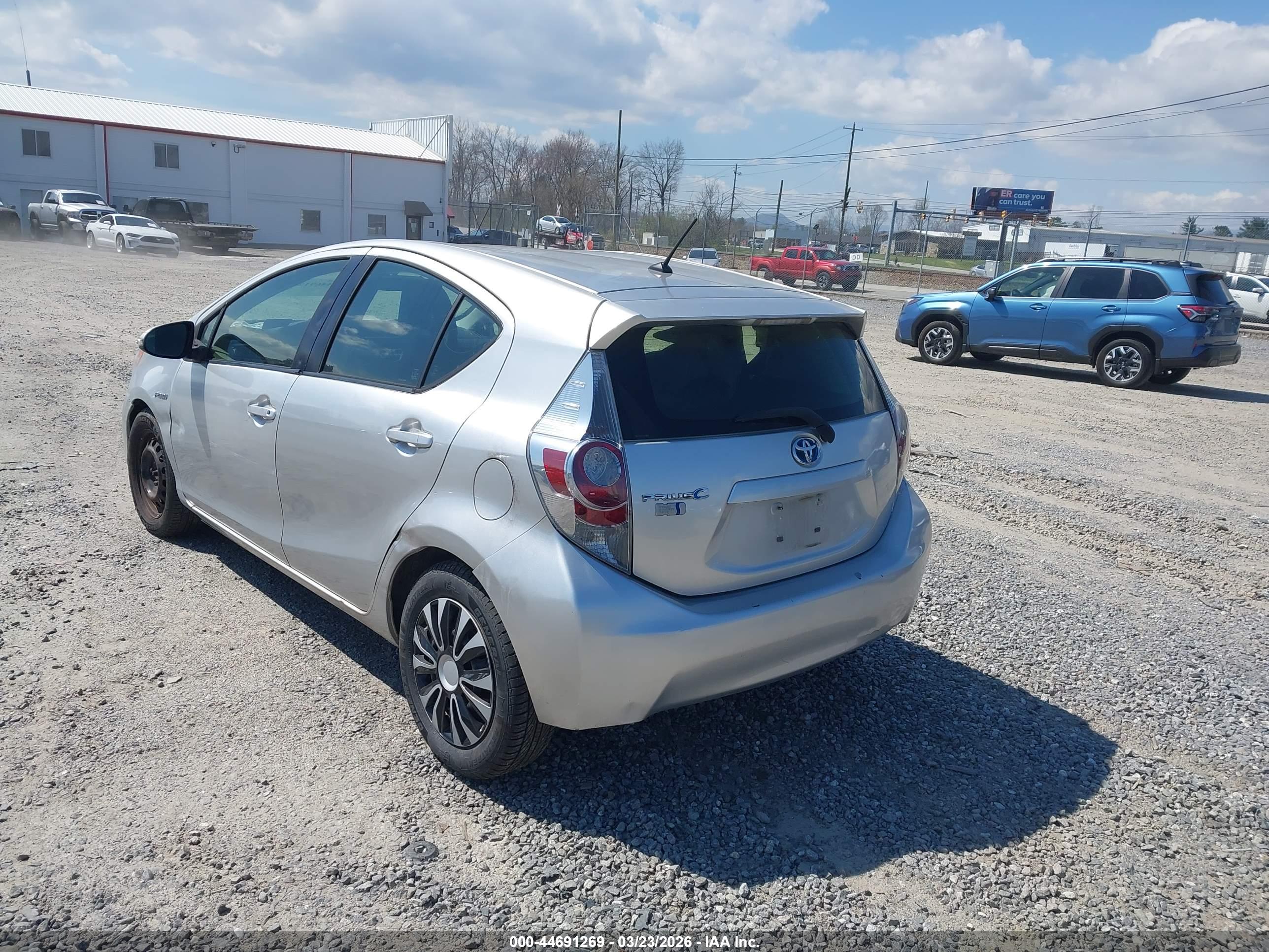 TOYOTA PRIUS image 3